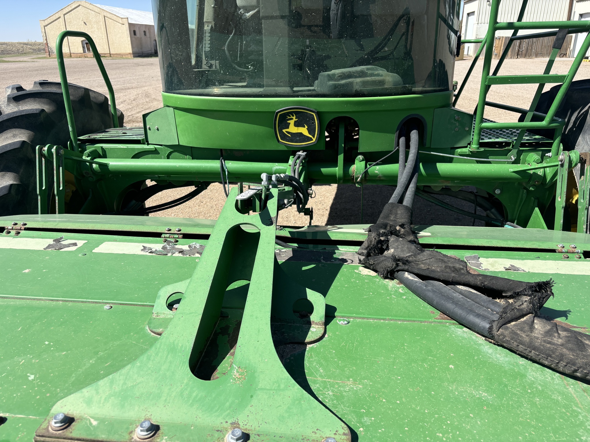 2011 John Deere R450 Self-Propelled Windrowers and Swather