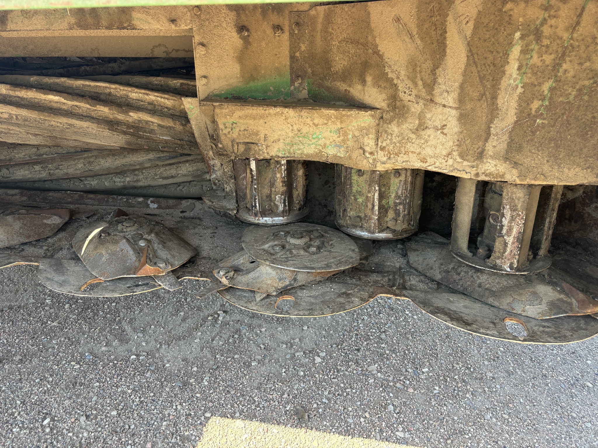 2011 John Deere R450 Self-Propelled Windrowers and Swather