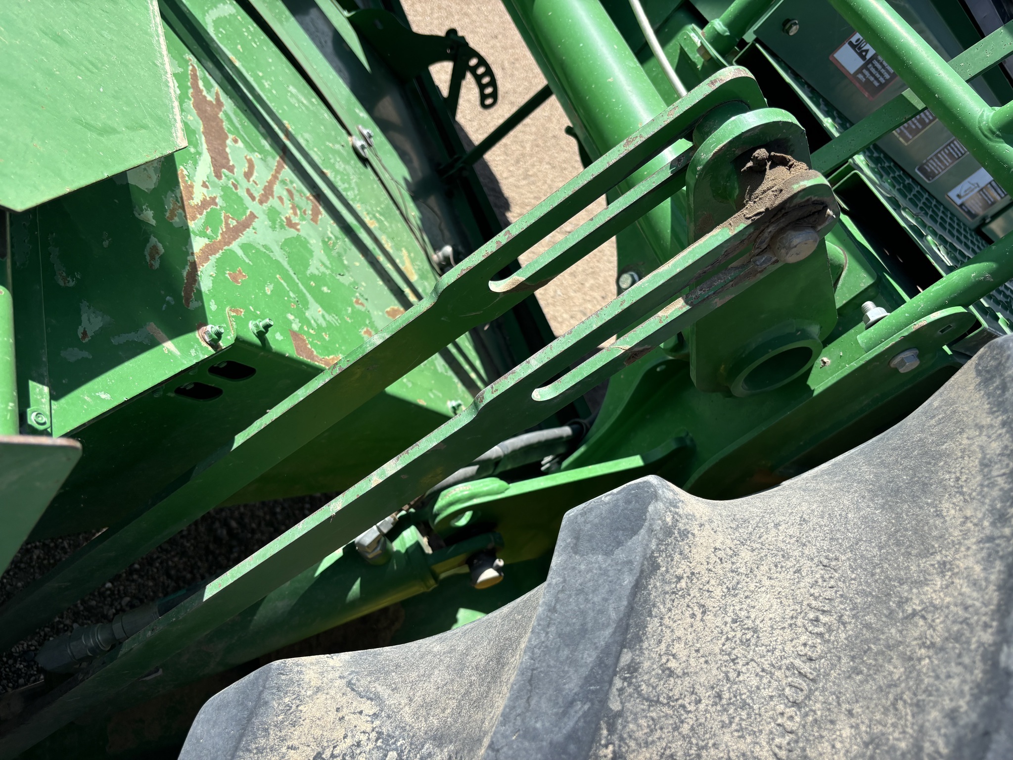 2011 John Deere R450 Self-Propelled Windrowers and Swather