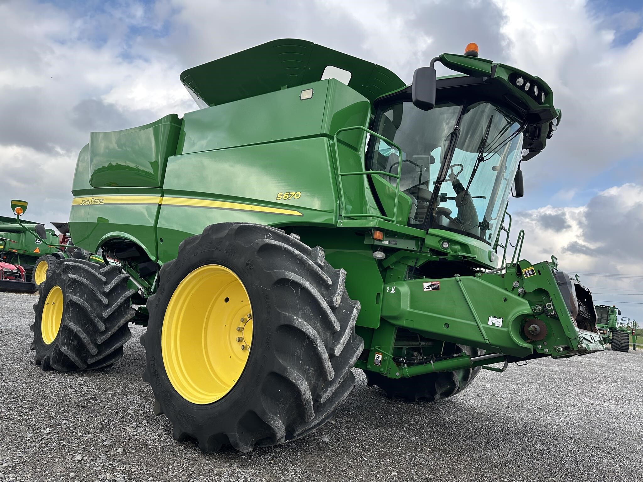 2013 John Deere S670 Combine