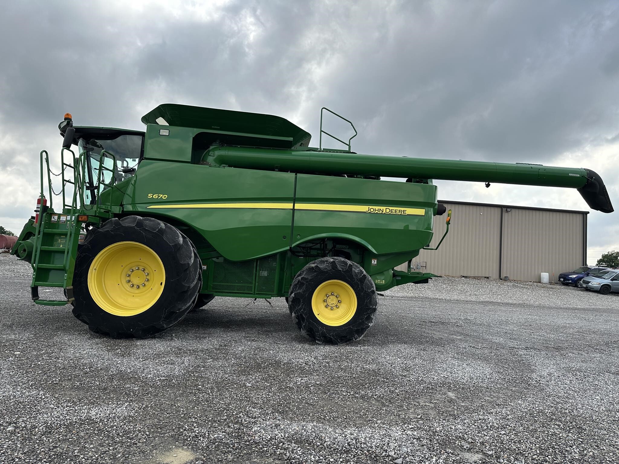 2013 John Deere S670 Combine