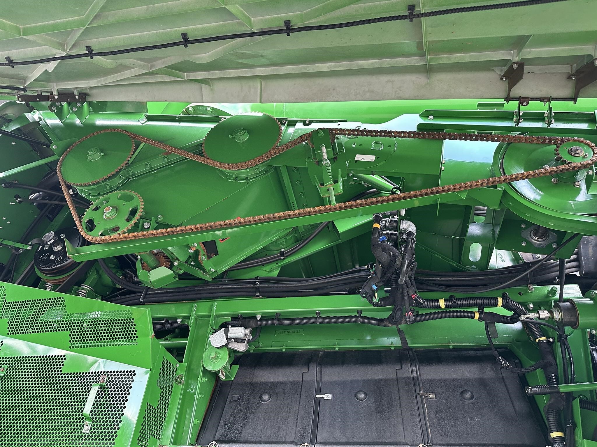 2013 John Deere S670 Combine