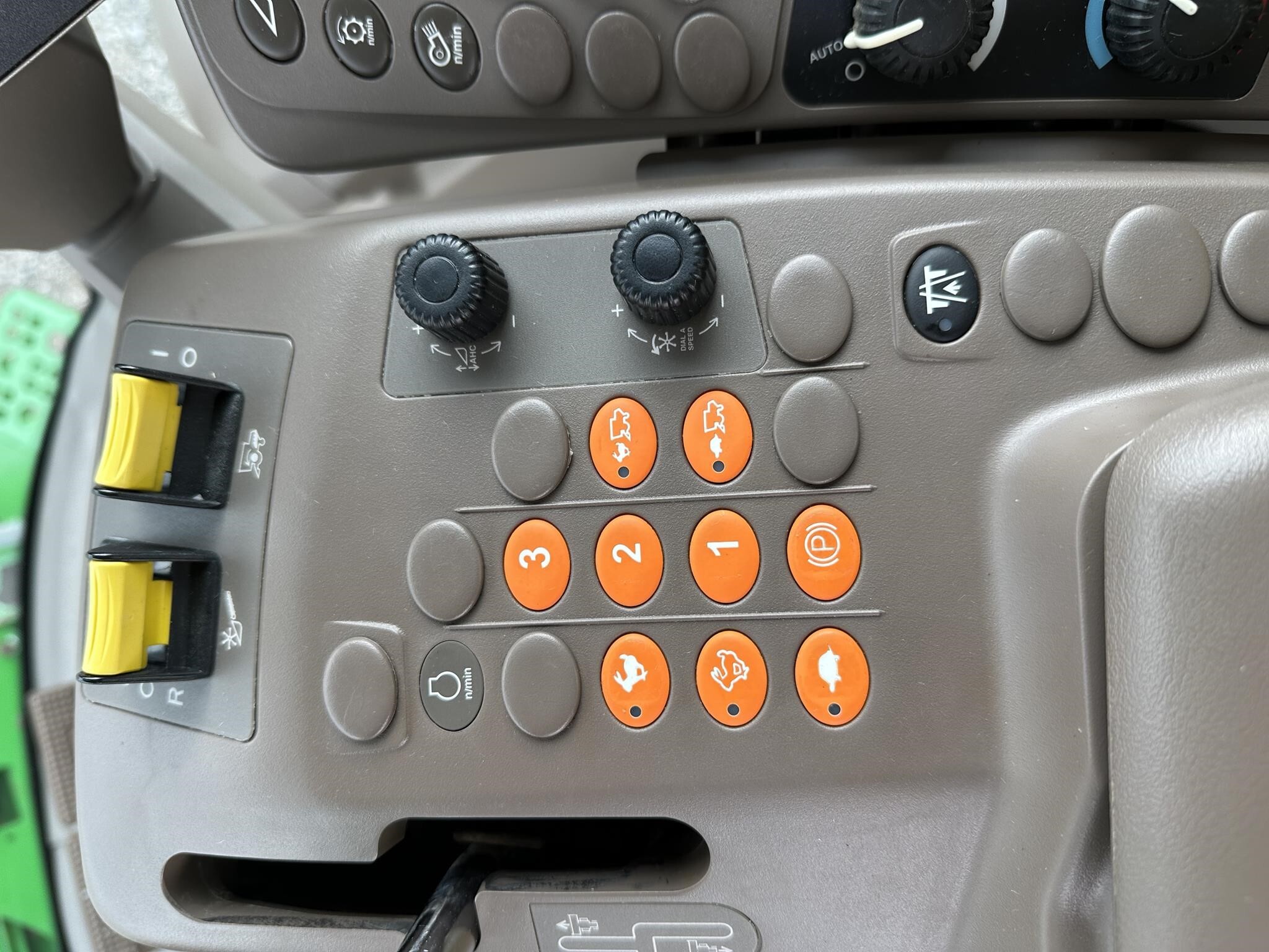 2013 John Deere S670 Combine