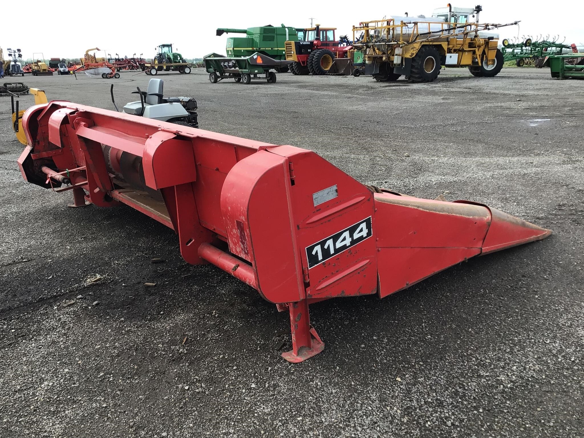  Massey Ferguson 1144 Corn Head