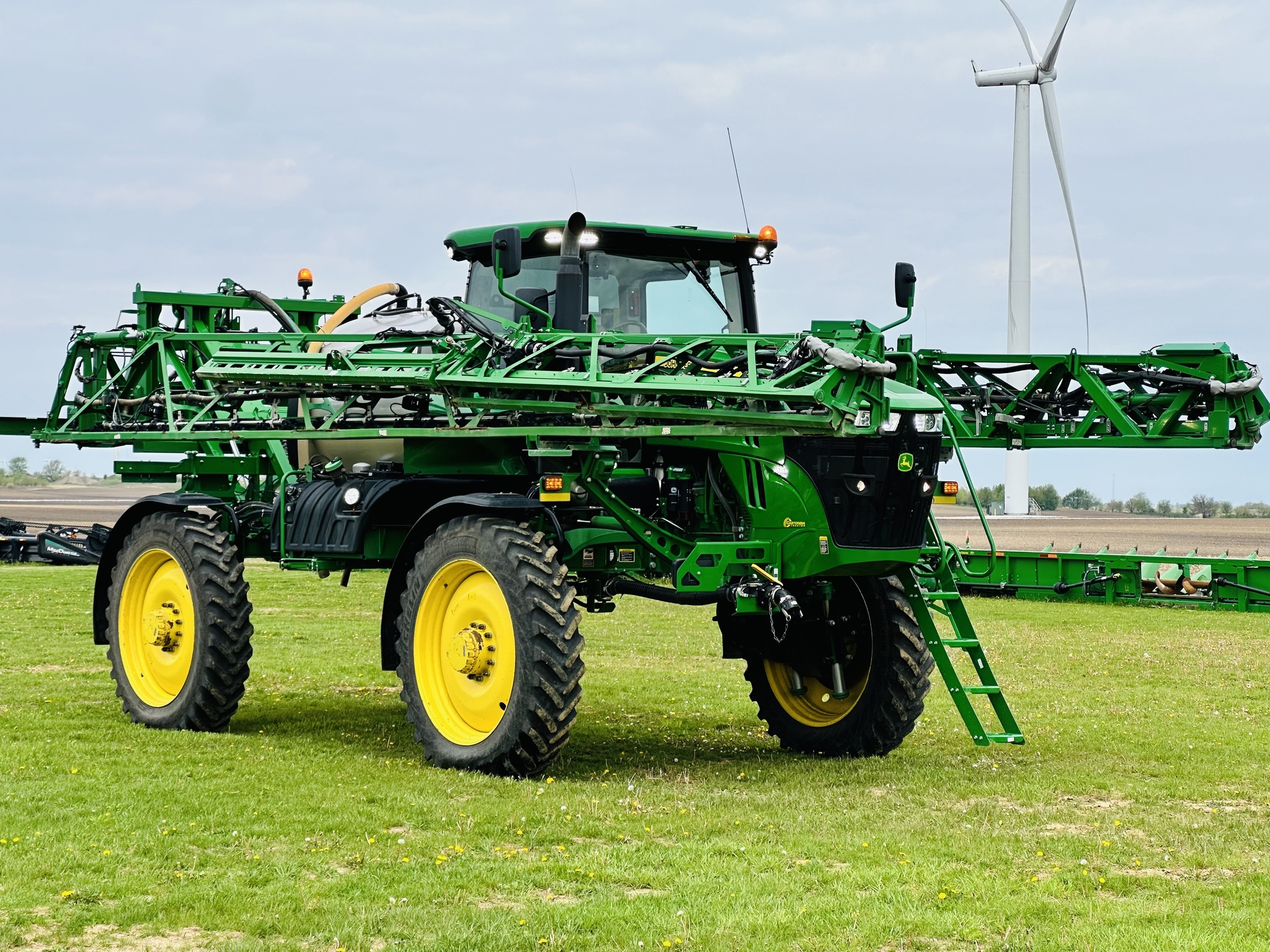 2019 John Deere R4038 Self-Propelled Sprayer