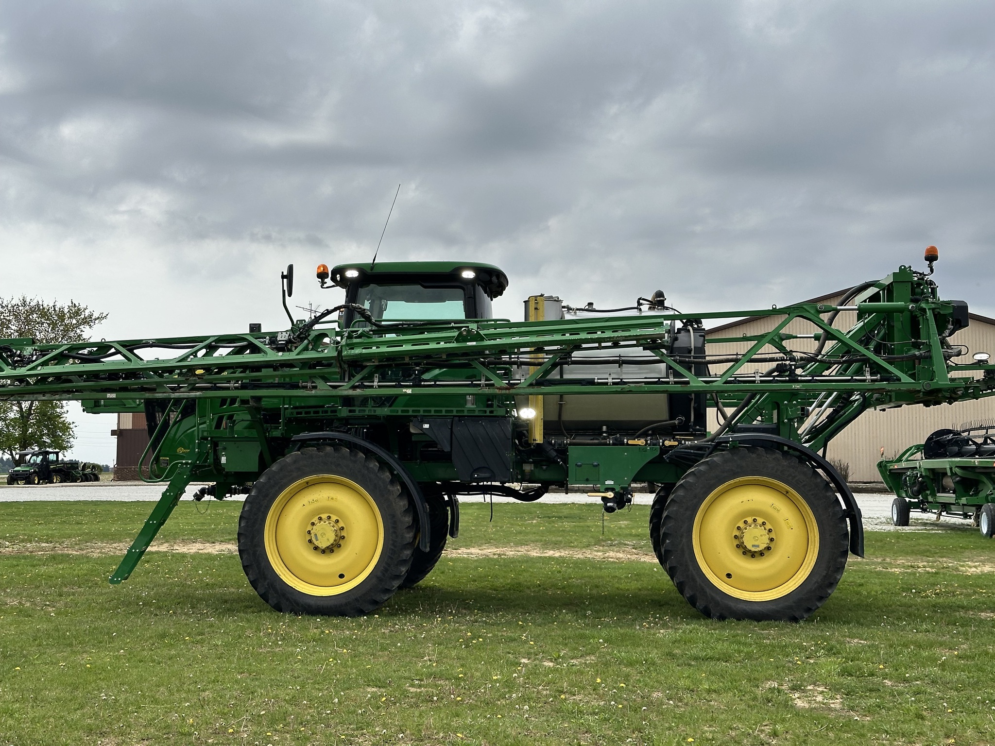 2019 John Deere R4038 Self-Propelled Sprayer
