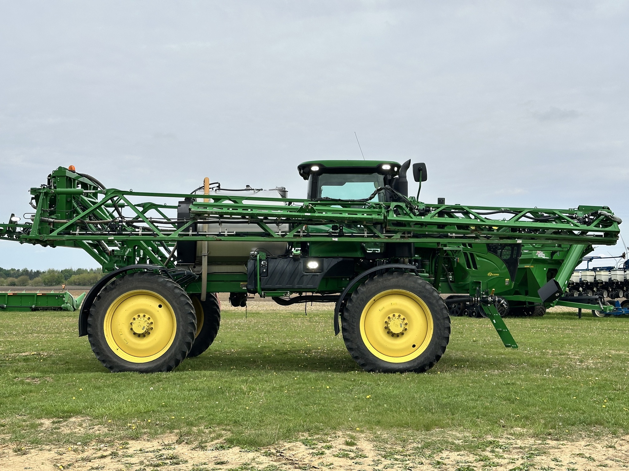 2019 John Deere R4038 Self-Propelled Sprayer