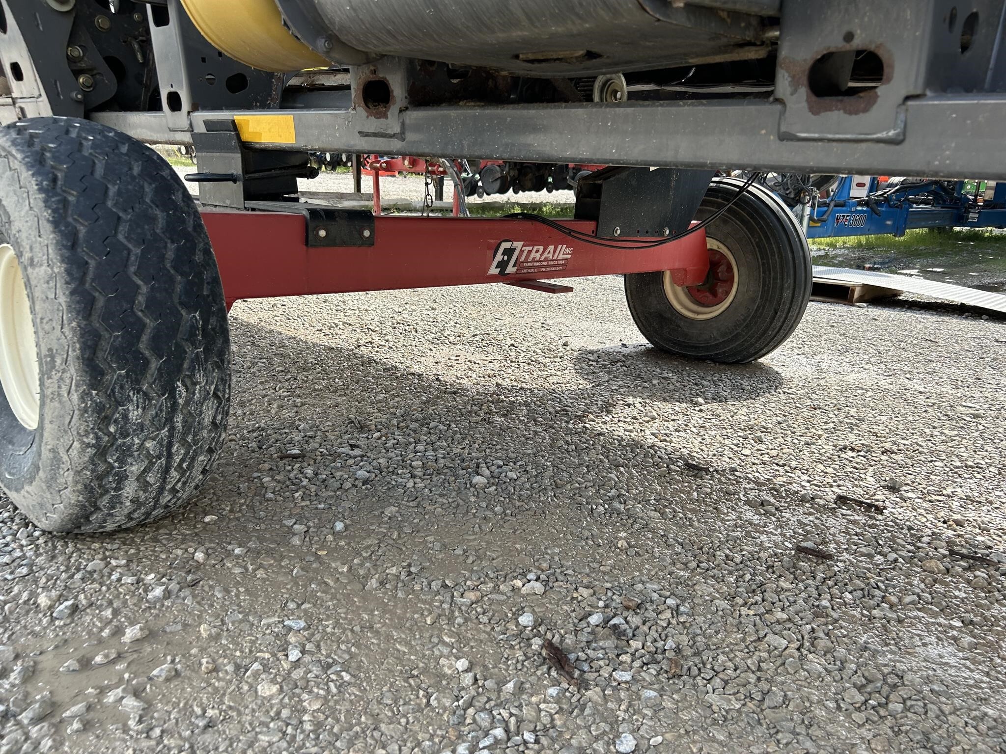  E-Z Trail 680 Header Trailer