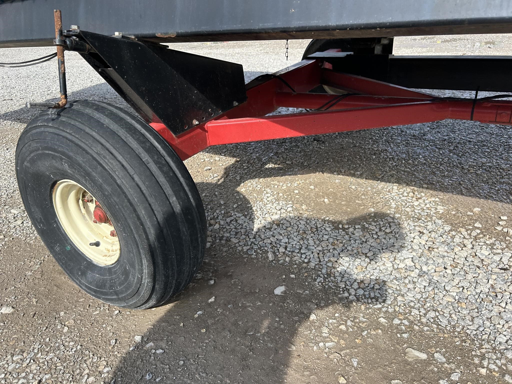  E-Z Trail 680 Header Trailer