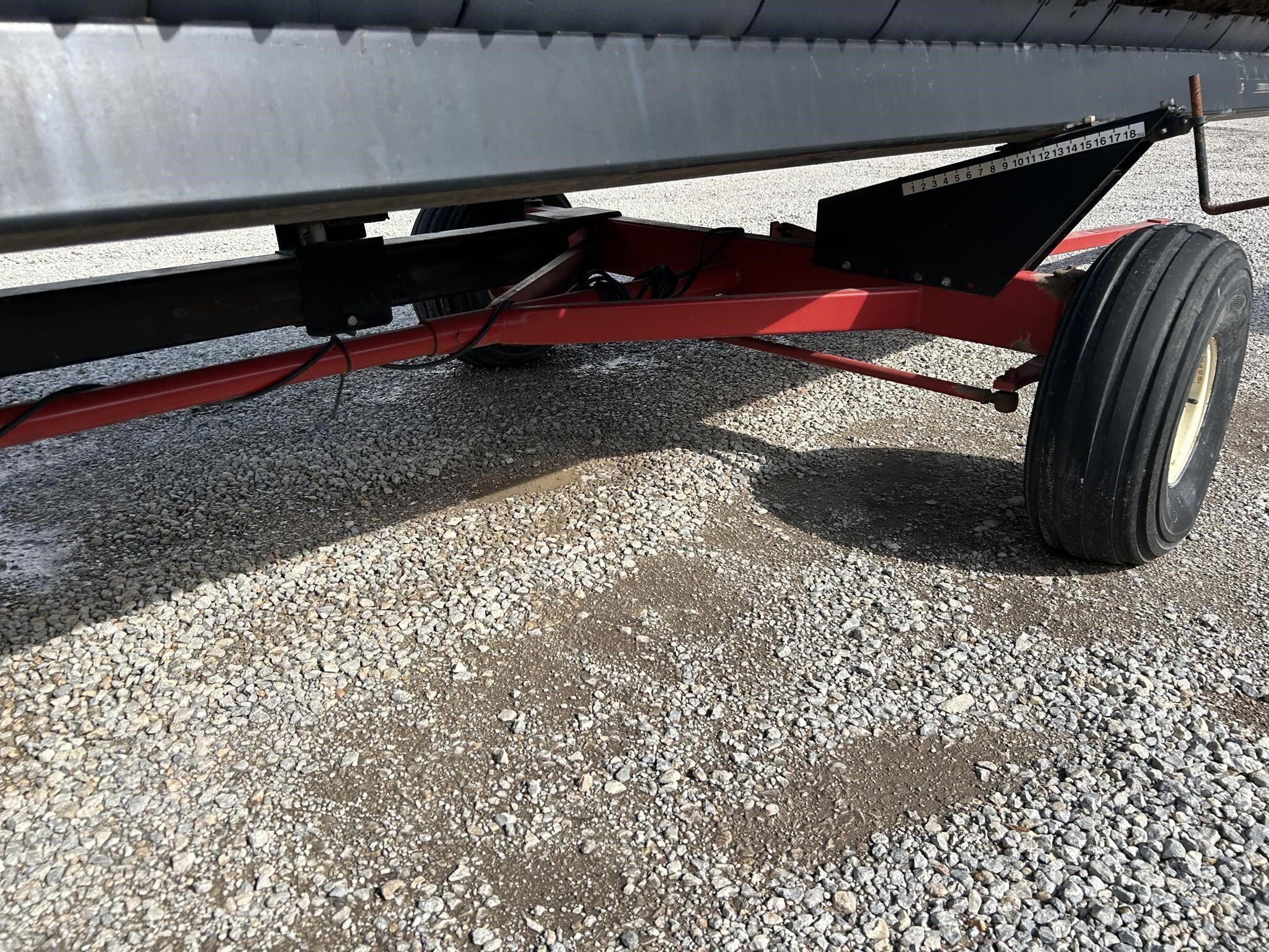  E-Z Trail 680 Header Trailer