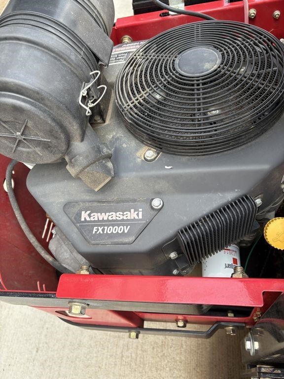 2020 Country Clipper BOSS XL 9010 Lawn Mower