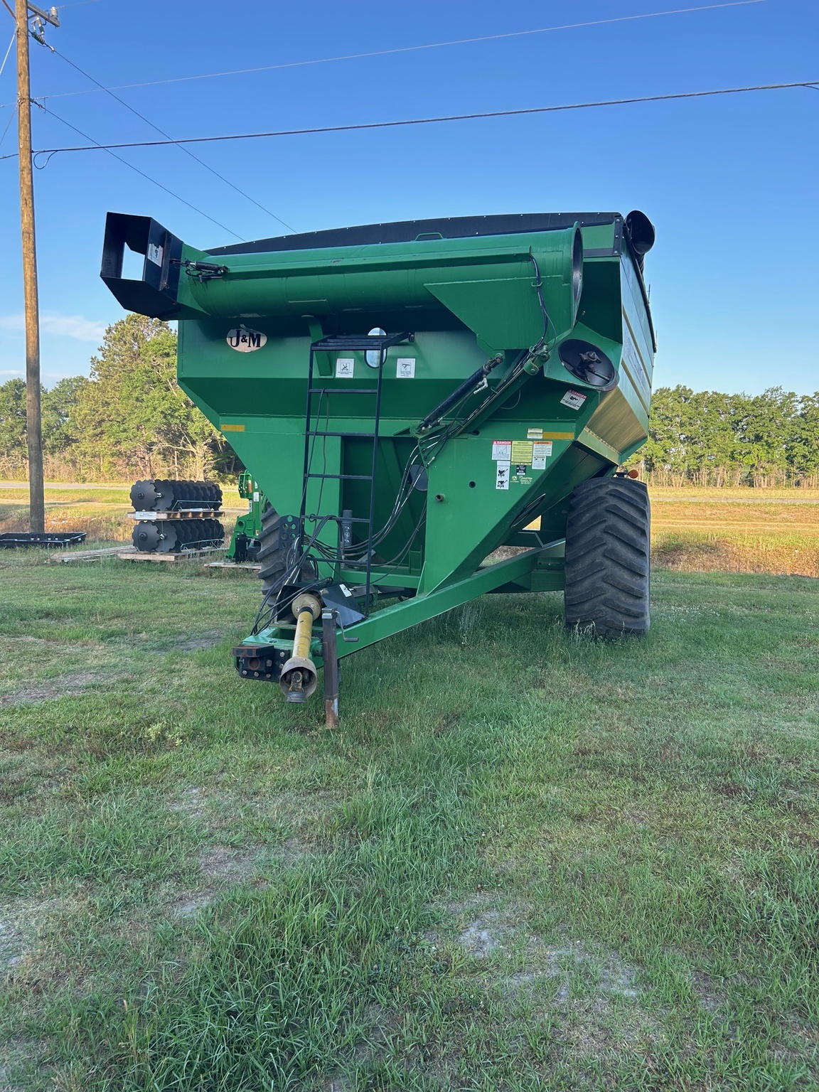 2012 J&M 875-18 Grain Cart