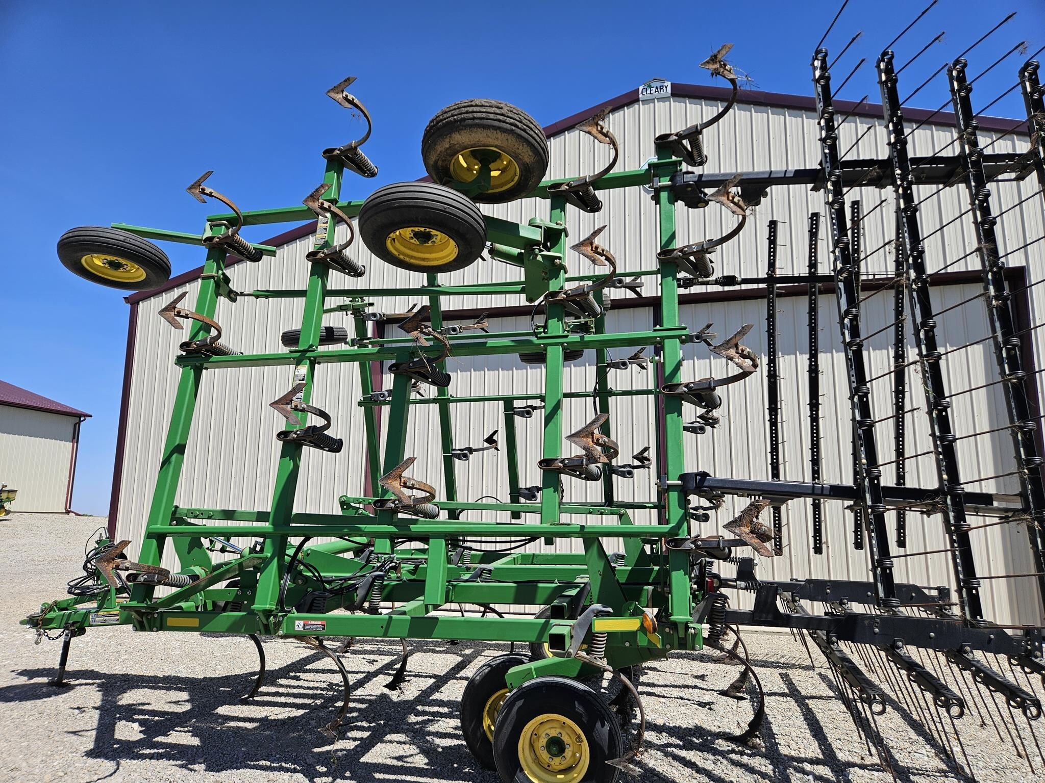 2012 John Deere 2210 Field Cultivator