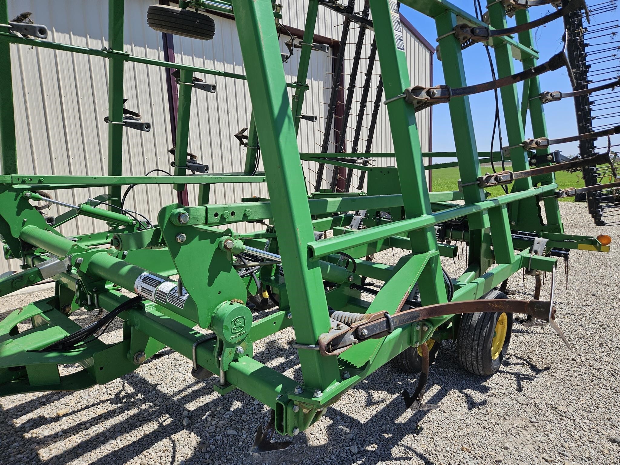 2012 John Deere 2210 Field Cultivator