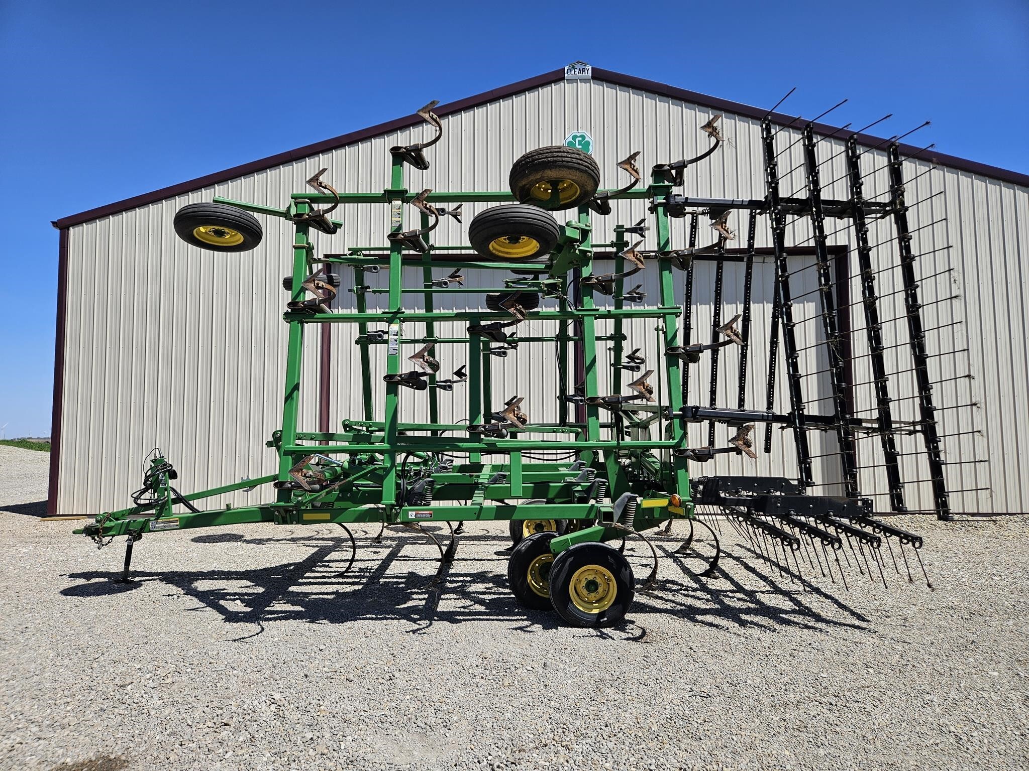 2012 John Deere 2210 Field Cultivator