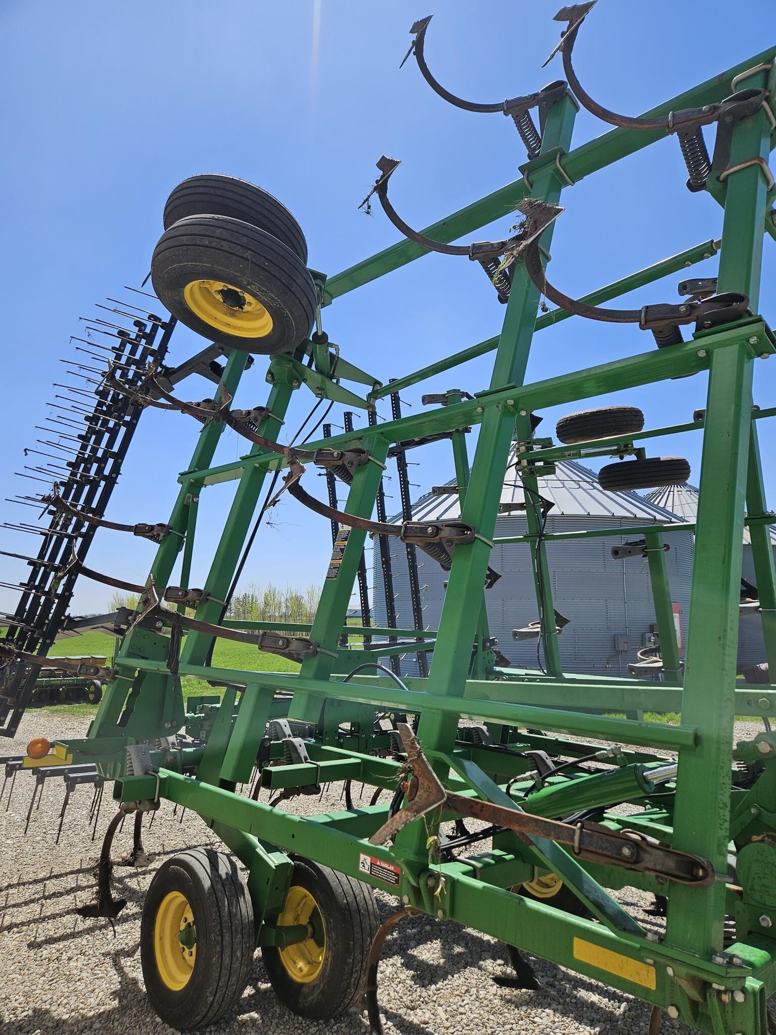 2012 John Deere 2210 Field Cultivator