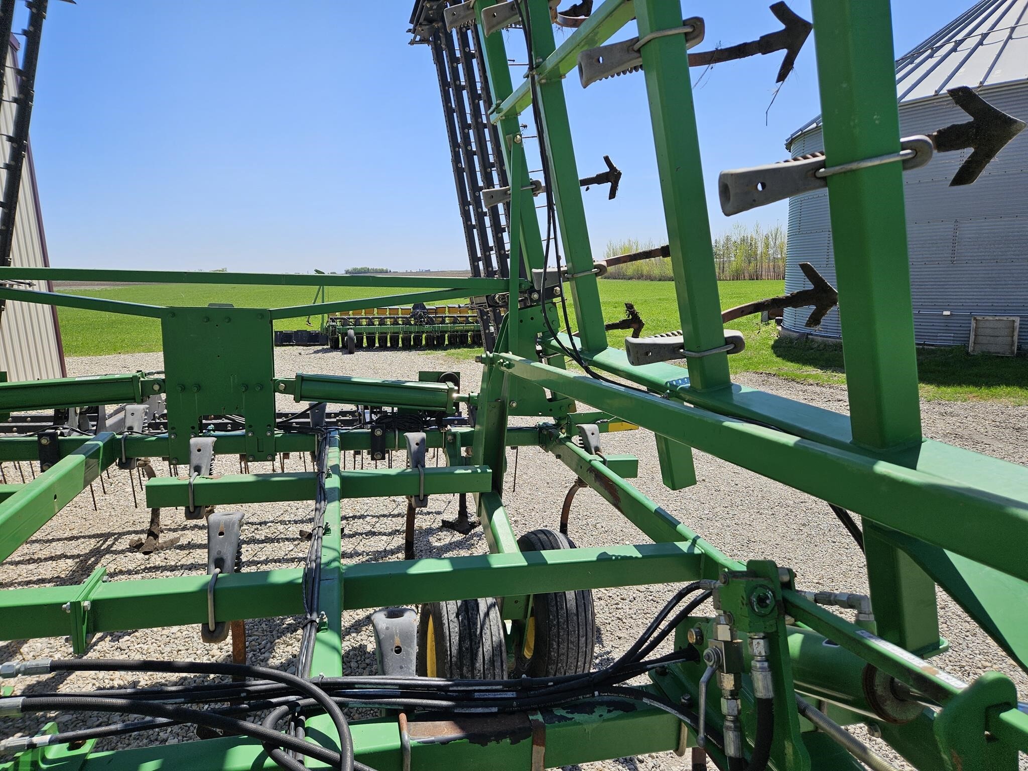 2012 John Deere 2210 Field Cultivator