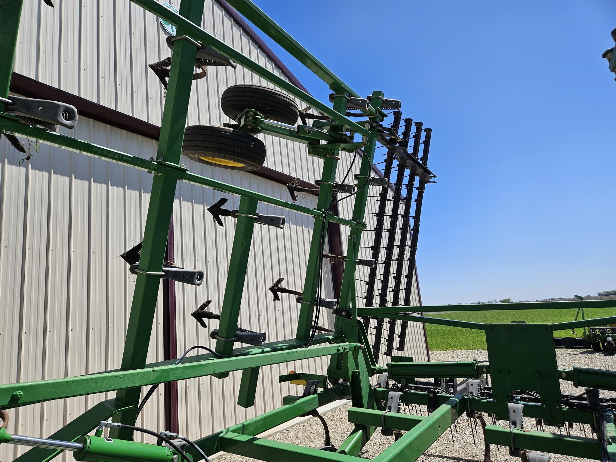 2012 John Deere 2210 Field Cultivator