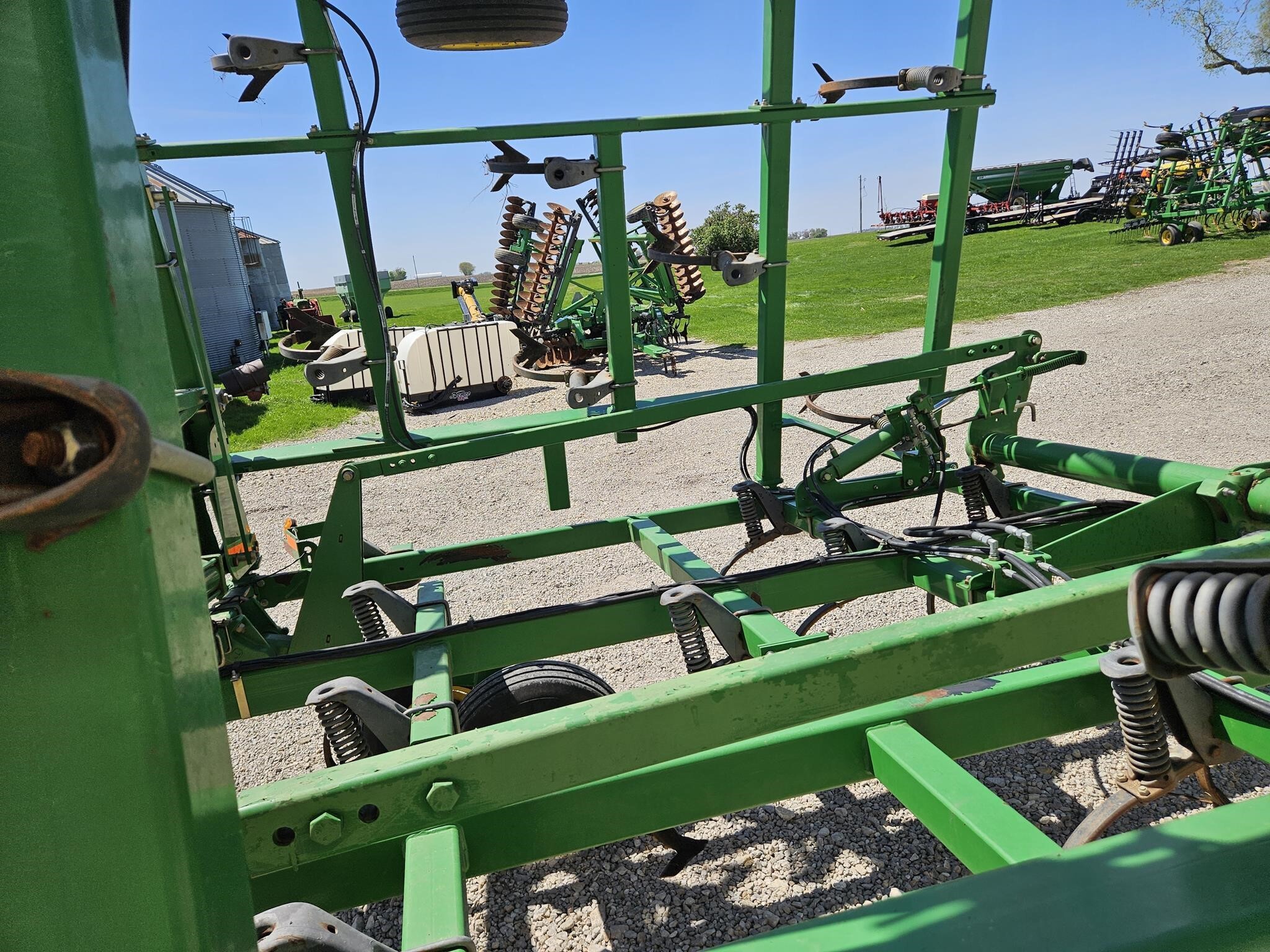 2012 John Deere 2210 Field Cultivator