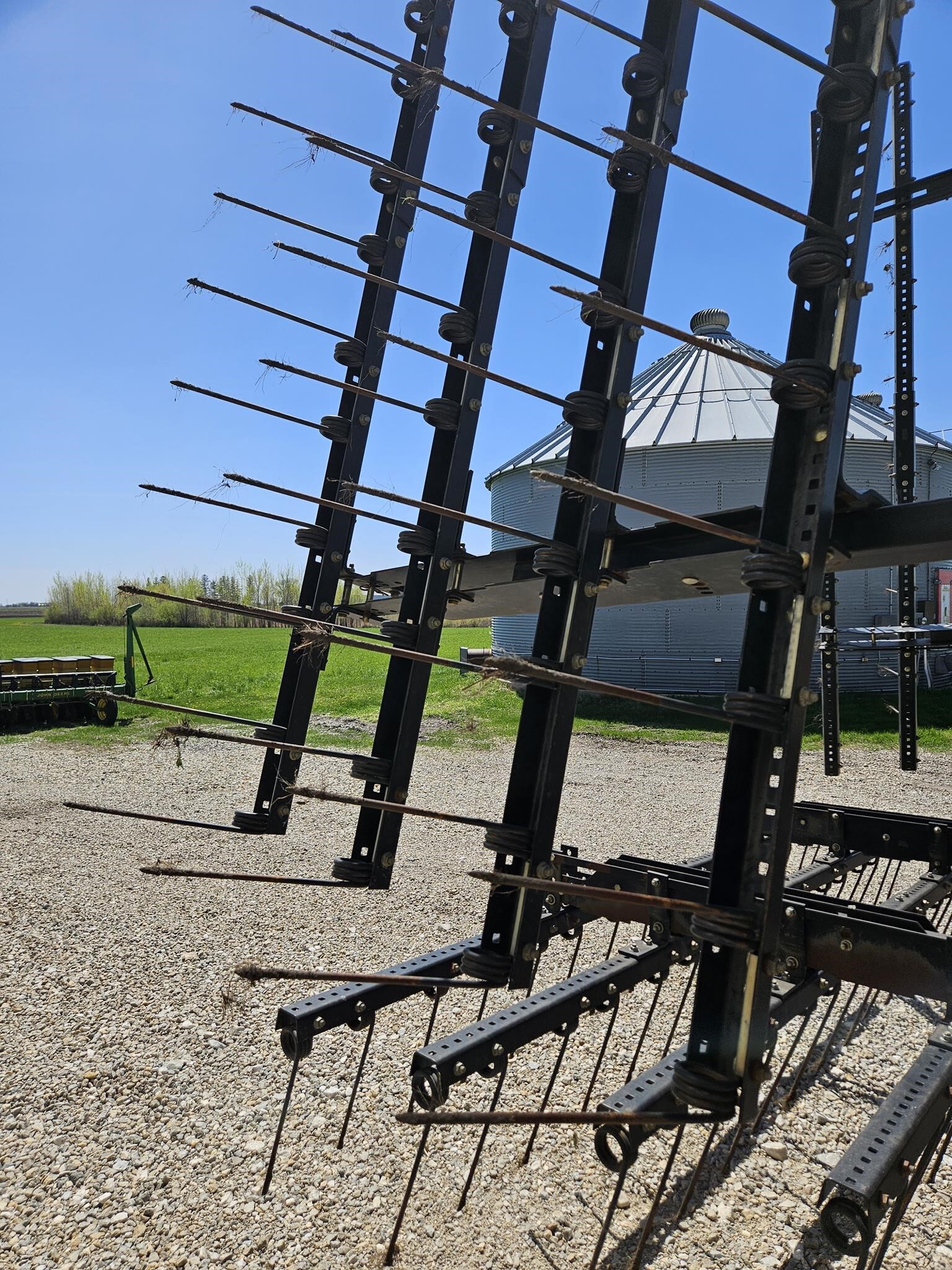 2012 John Deere 2210 Field Cultivator