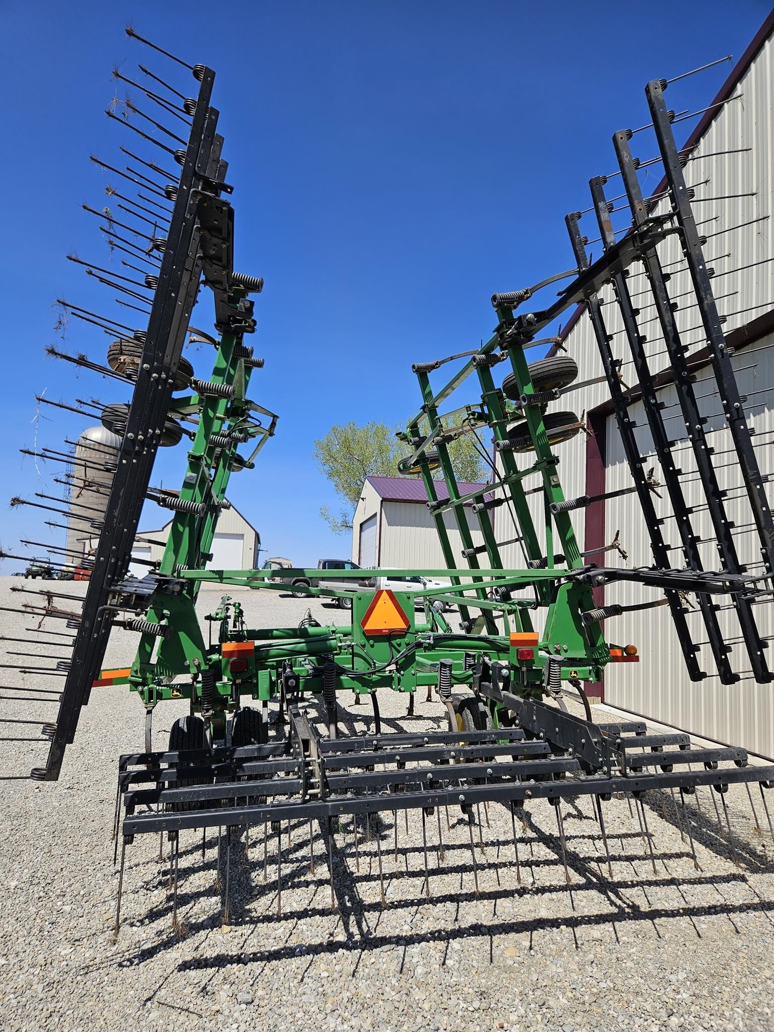 2012 John Deere 2210 Field Cultivator
