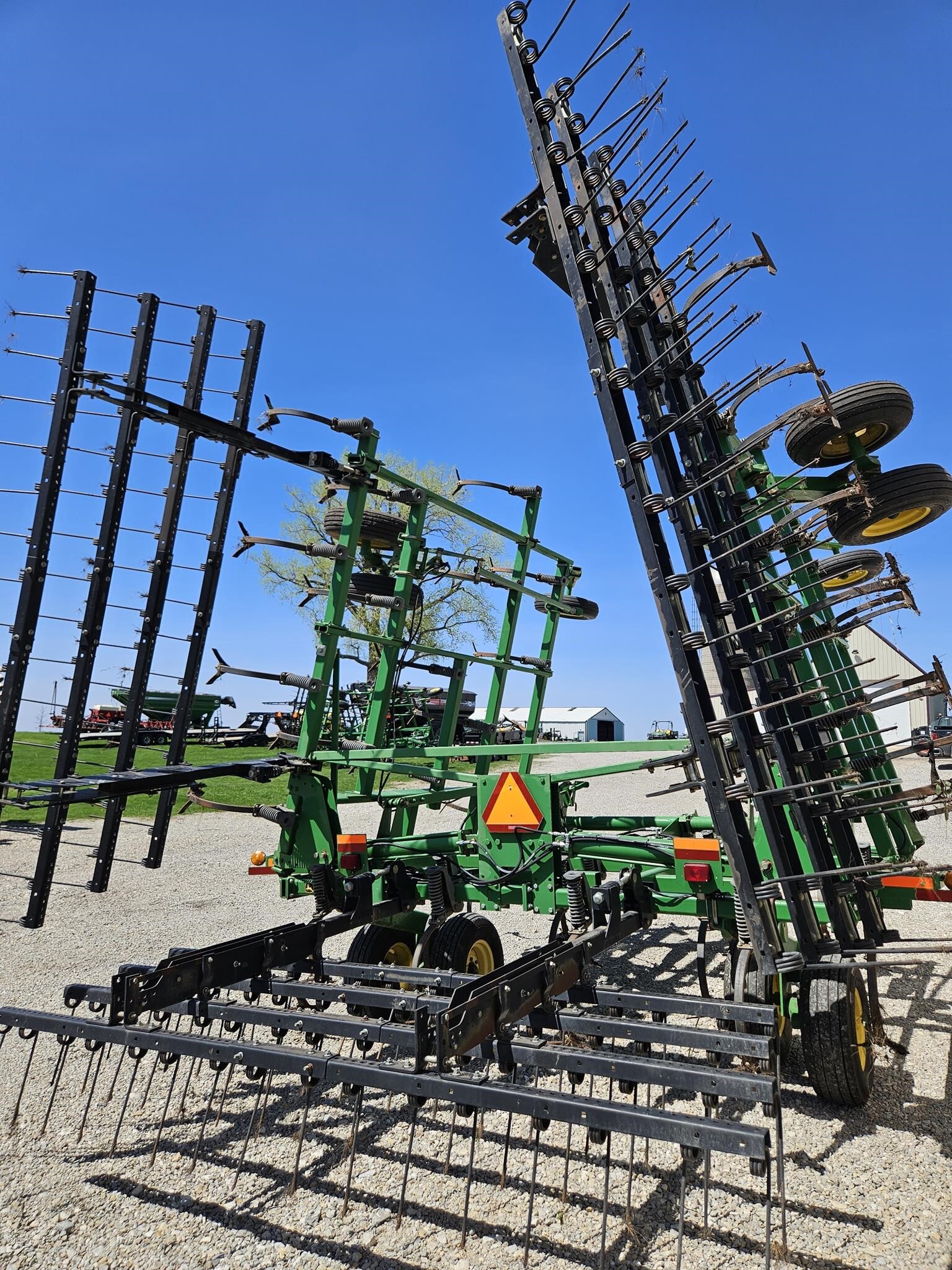 2012 John Deere 2210 Field Cultivator