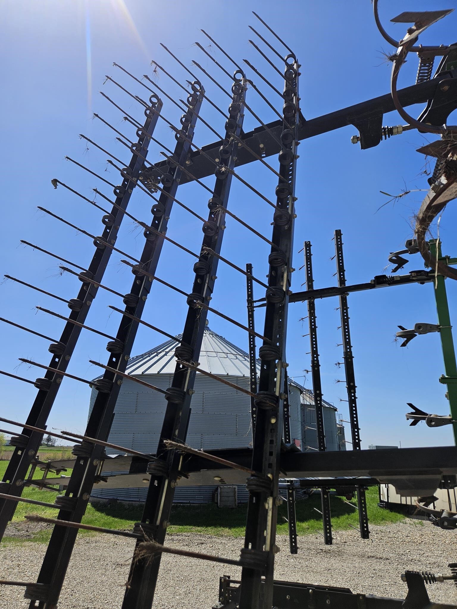 2012 John Deere 2210 Field Cultivator