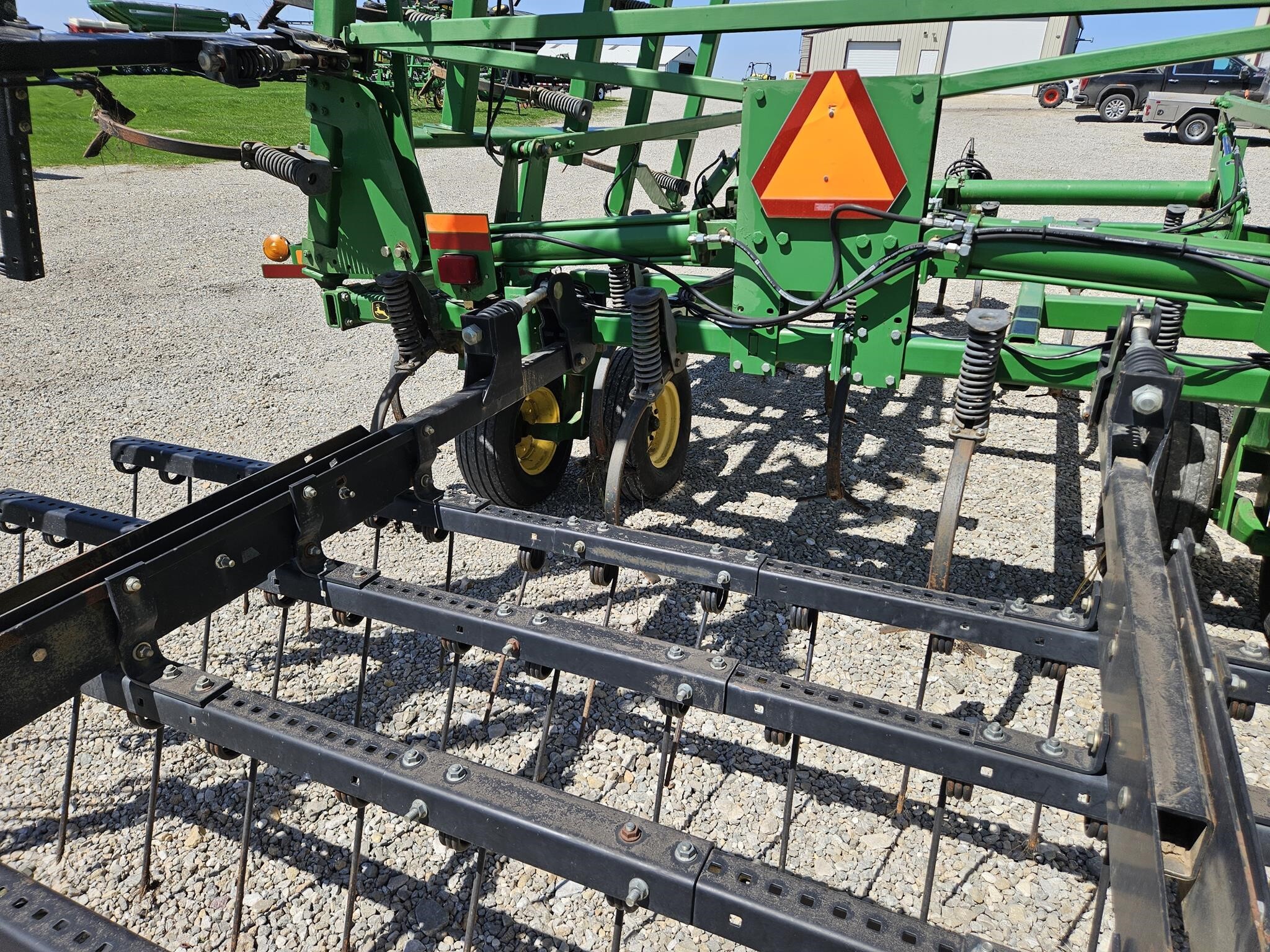 2012 John Deere 2210 Field Cultivator