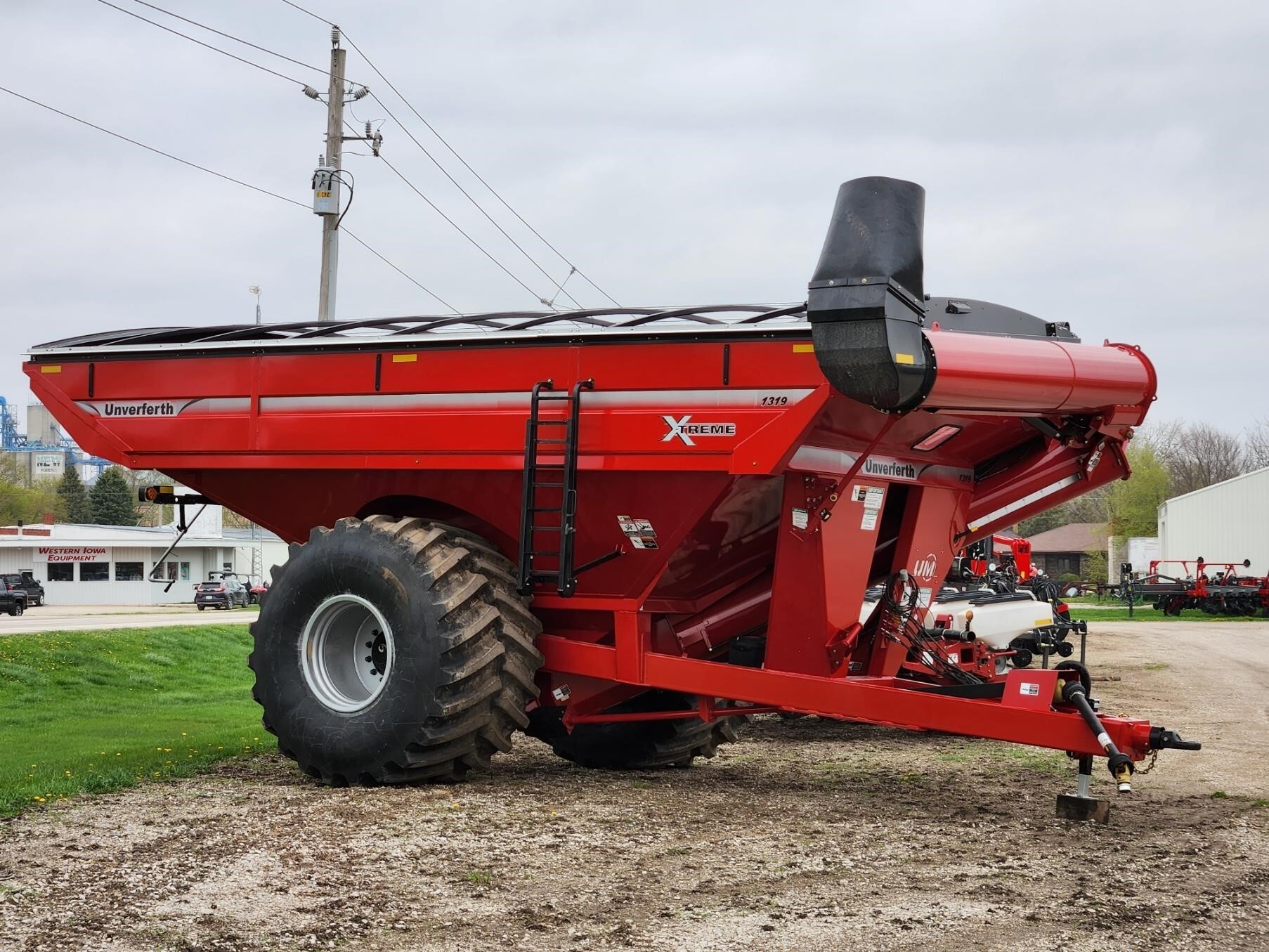 2025 Unverferth 1319 Grain Cart