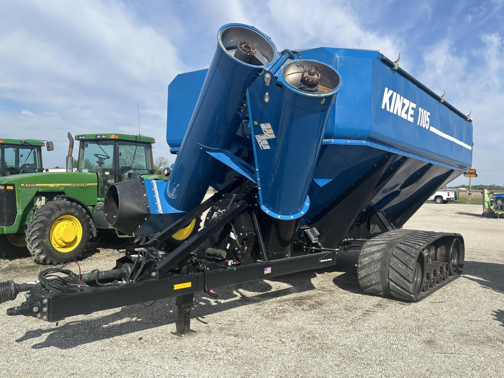 2021 Kinze 1105 Grain Cart