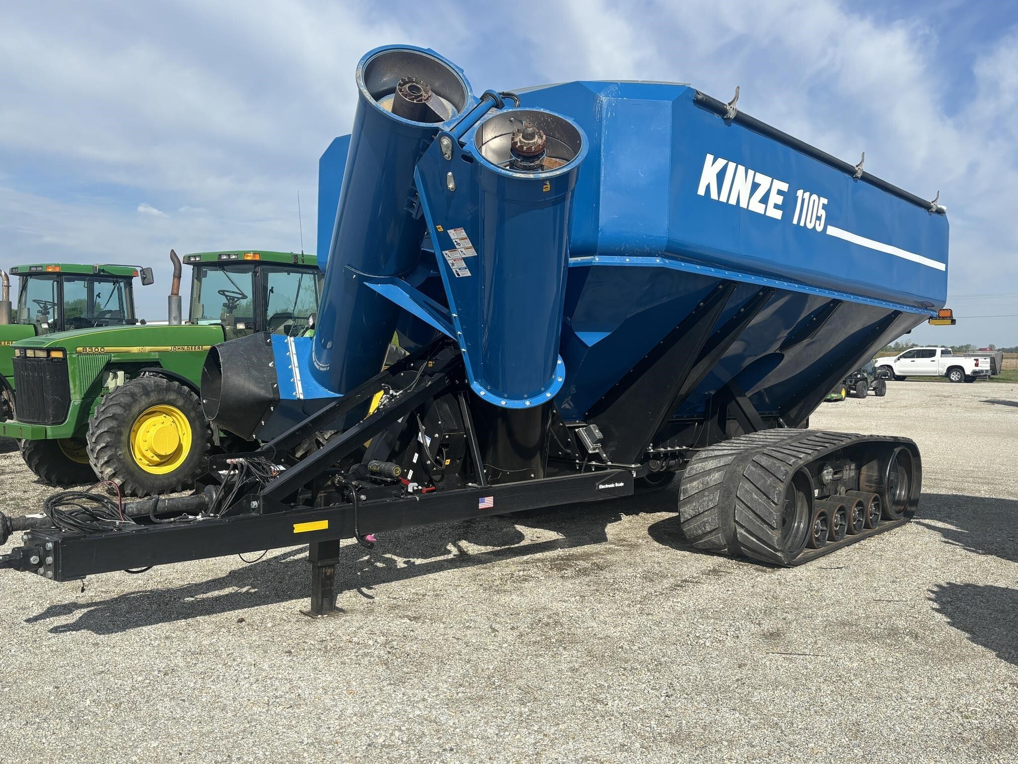 2021 Kinze 1105 Grain Cart