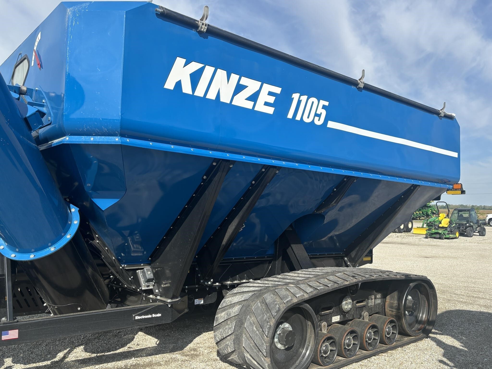 2021 Kinze 1105 Grain Cart