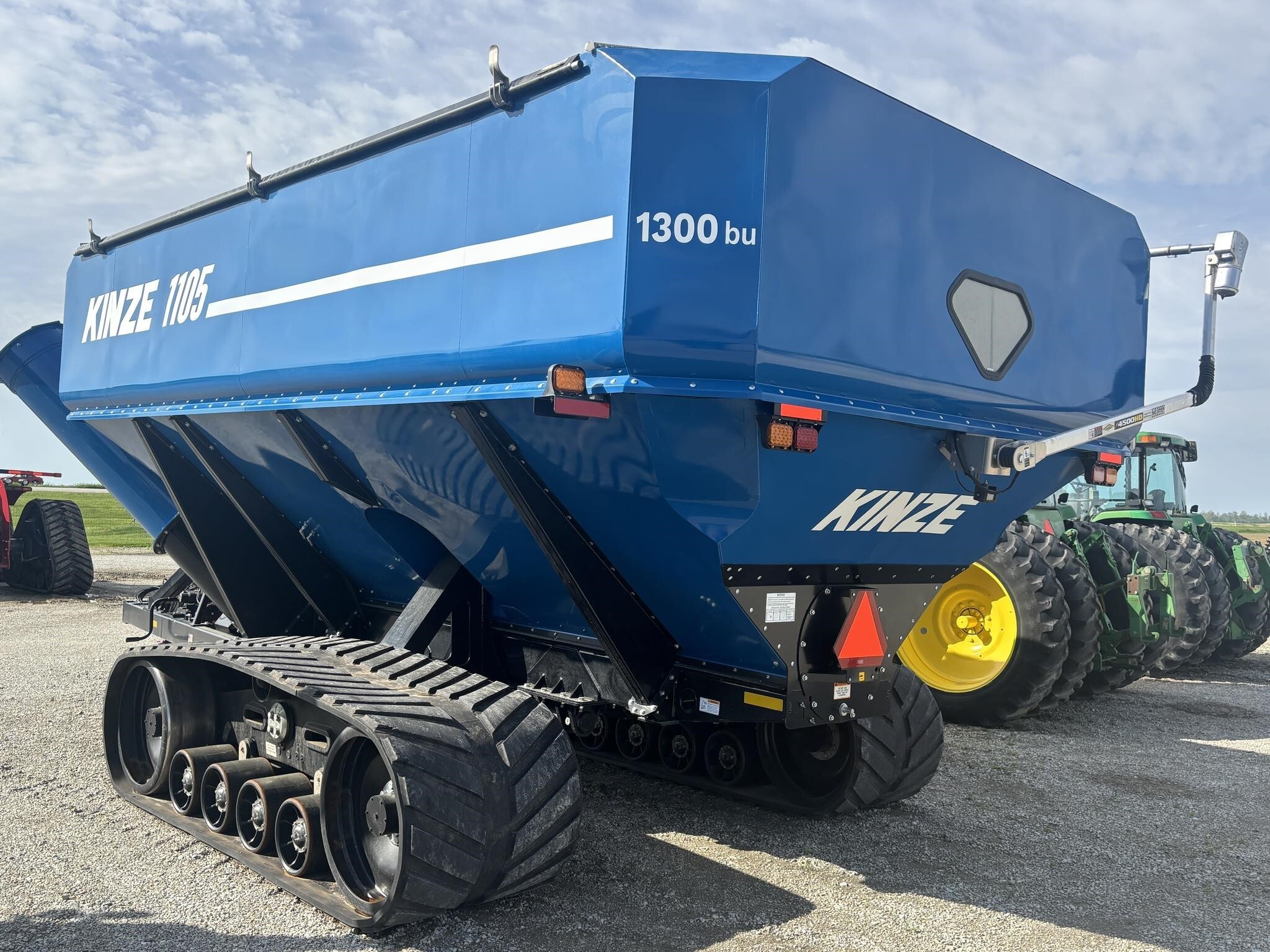 2021 Kinze 1105 Grain Cart
