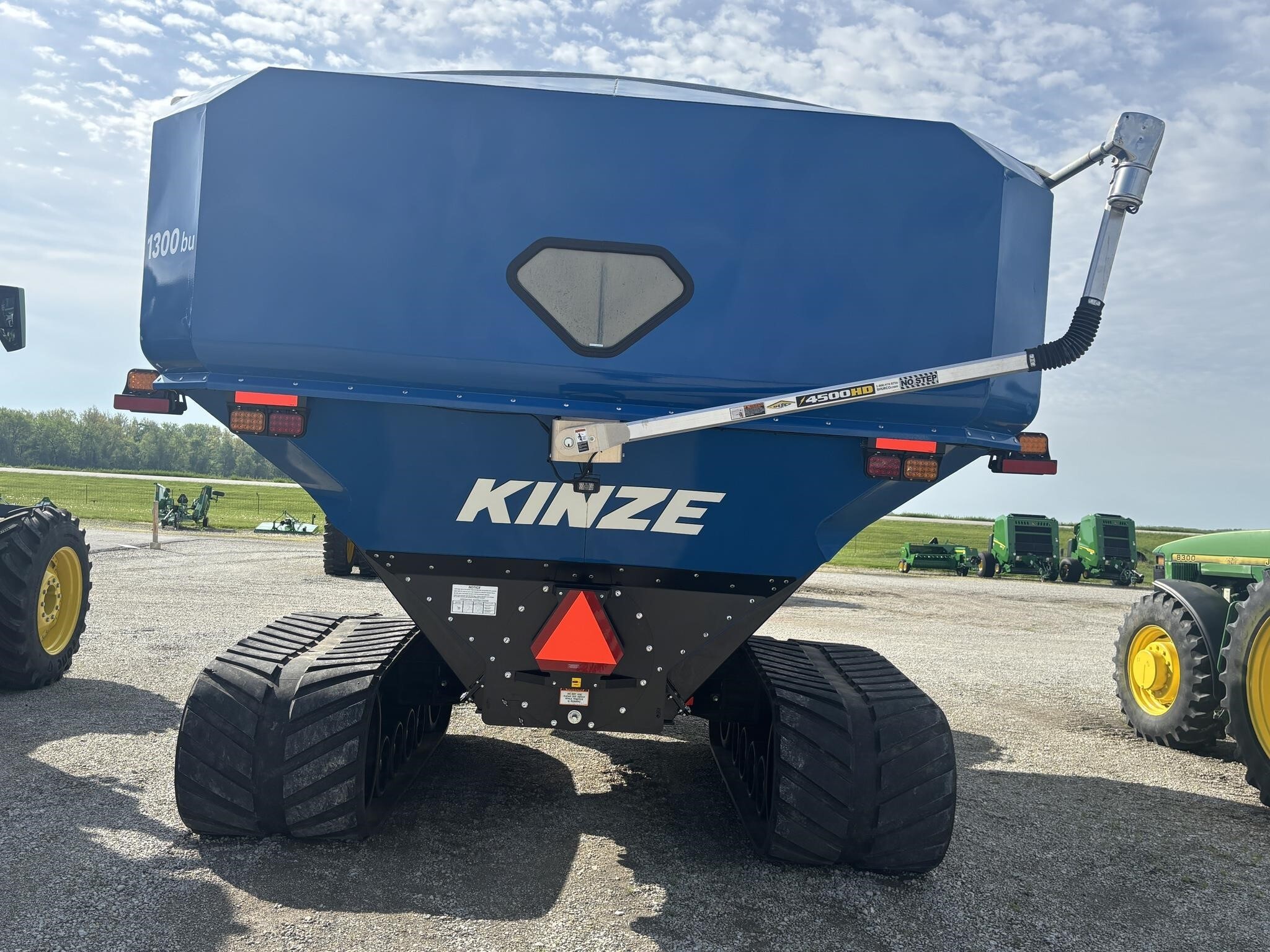 2021 Kinze 1105 Grain Cart