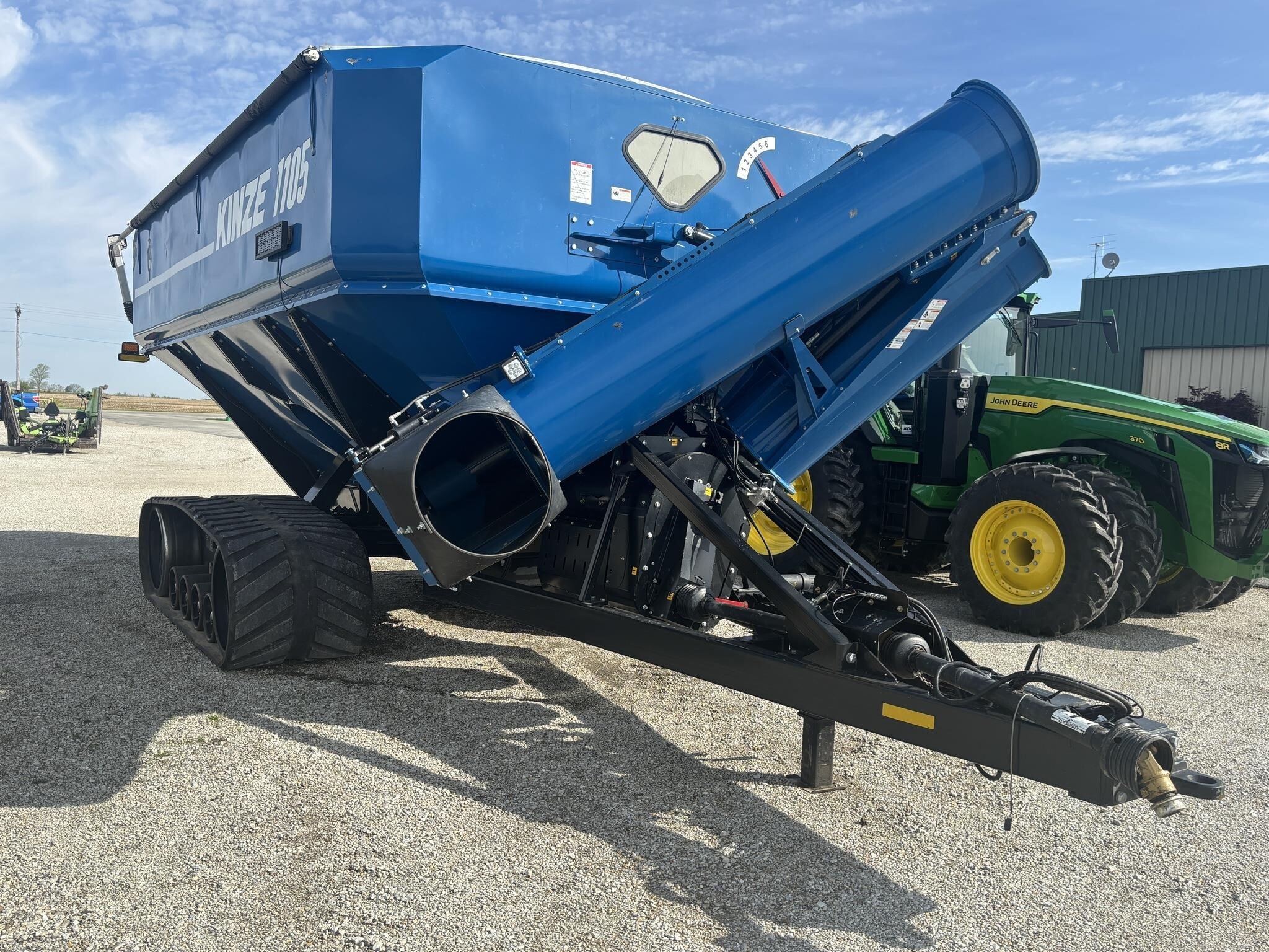 2021 Kinze 1105 Grain Cart