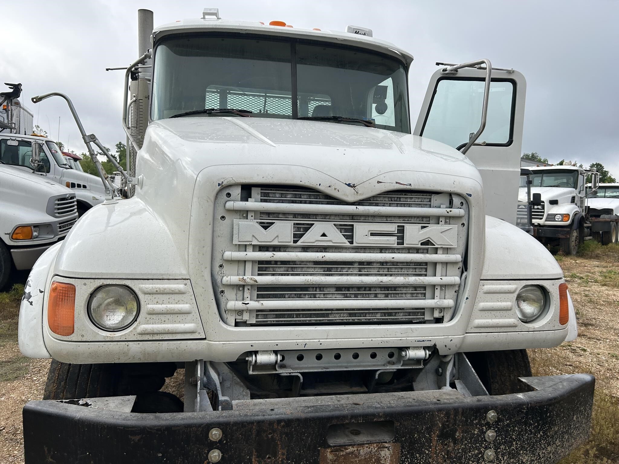 2005 Mack Granite CV713 Dump Trucks/Trailer