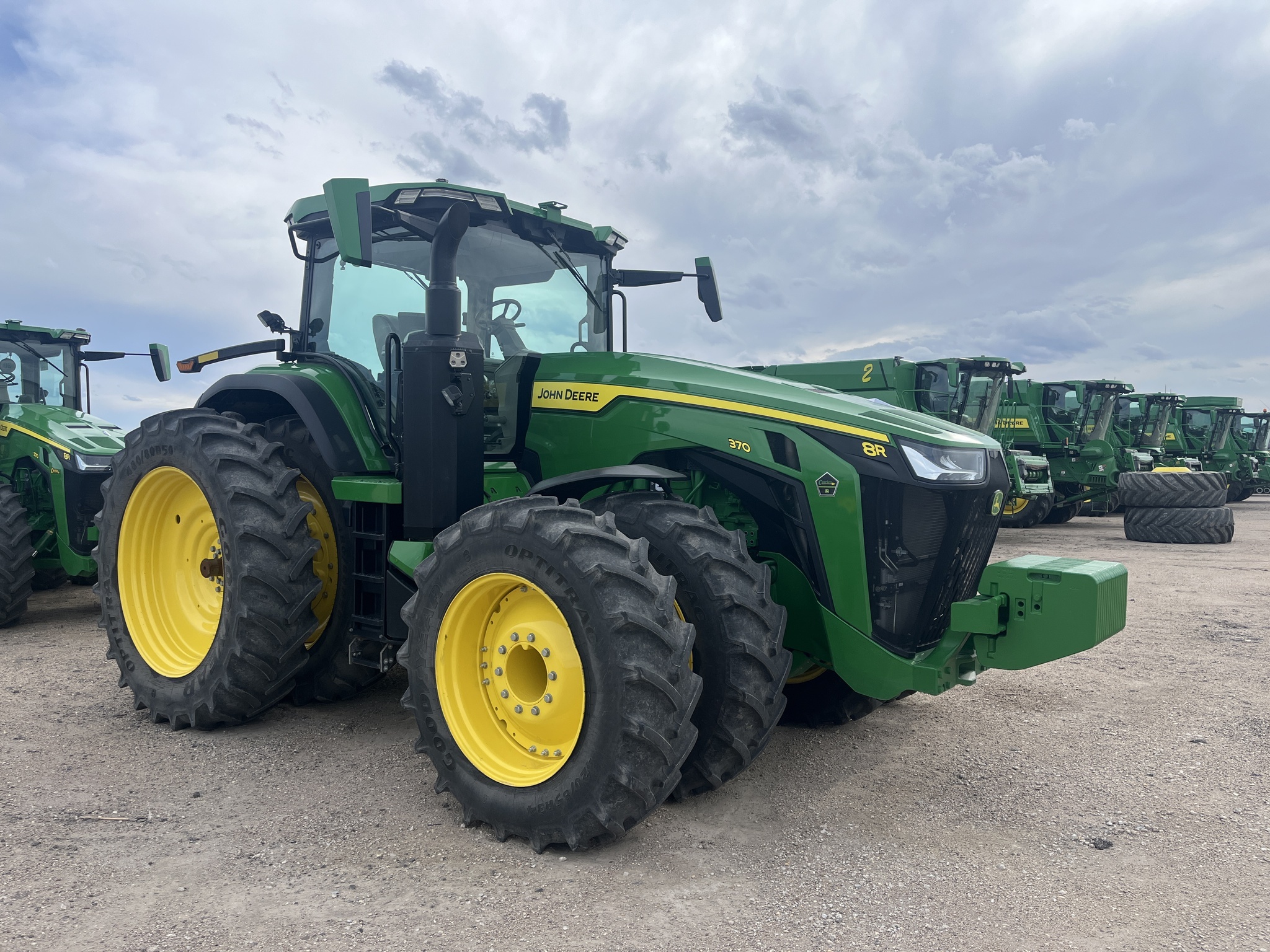 2023 John Deere 8R 370 Tractor