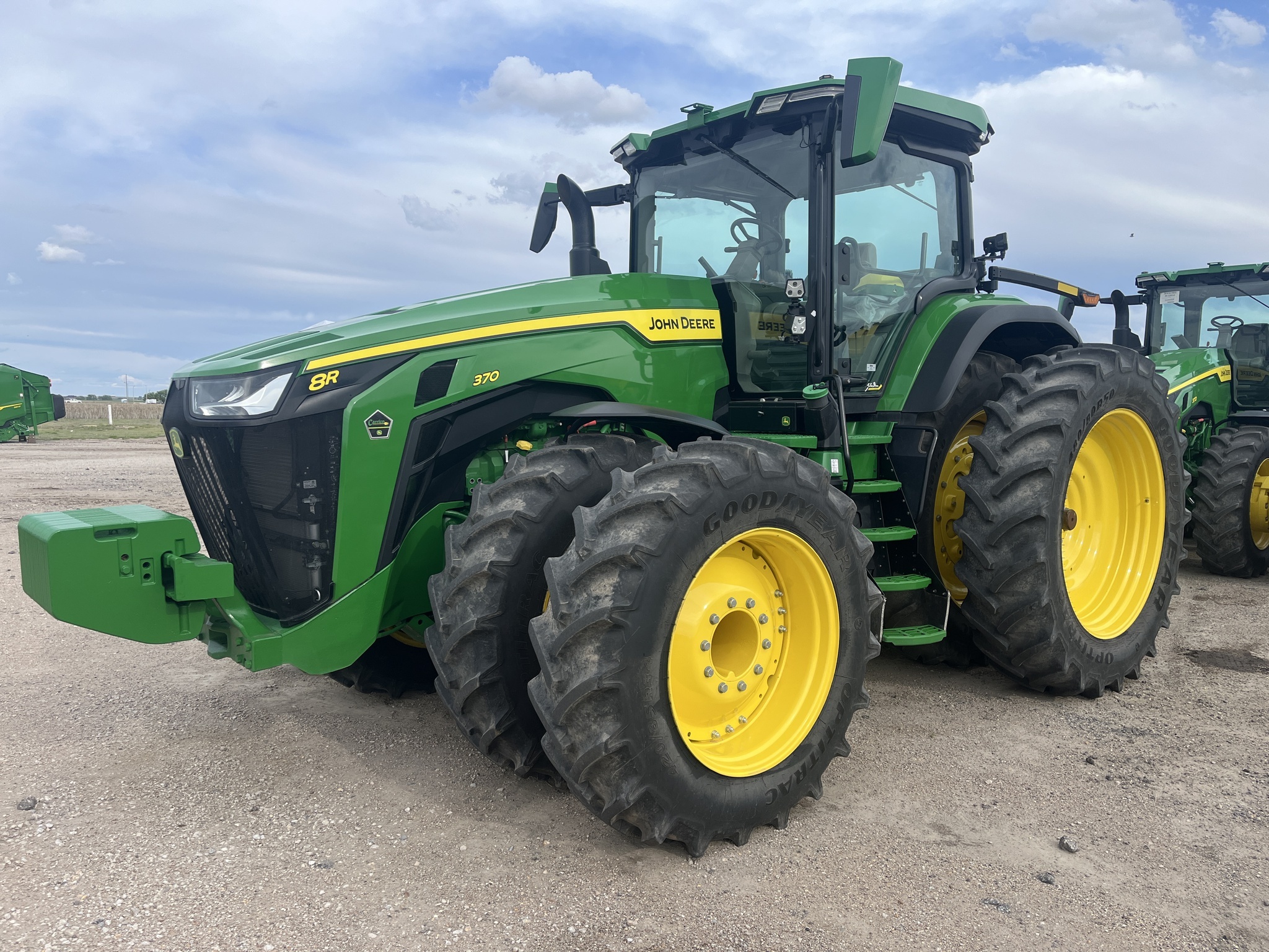 2023 John Deere 8R 370 Tractor