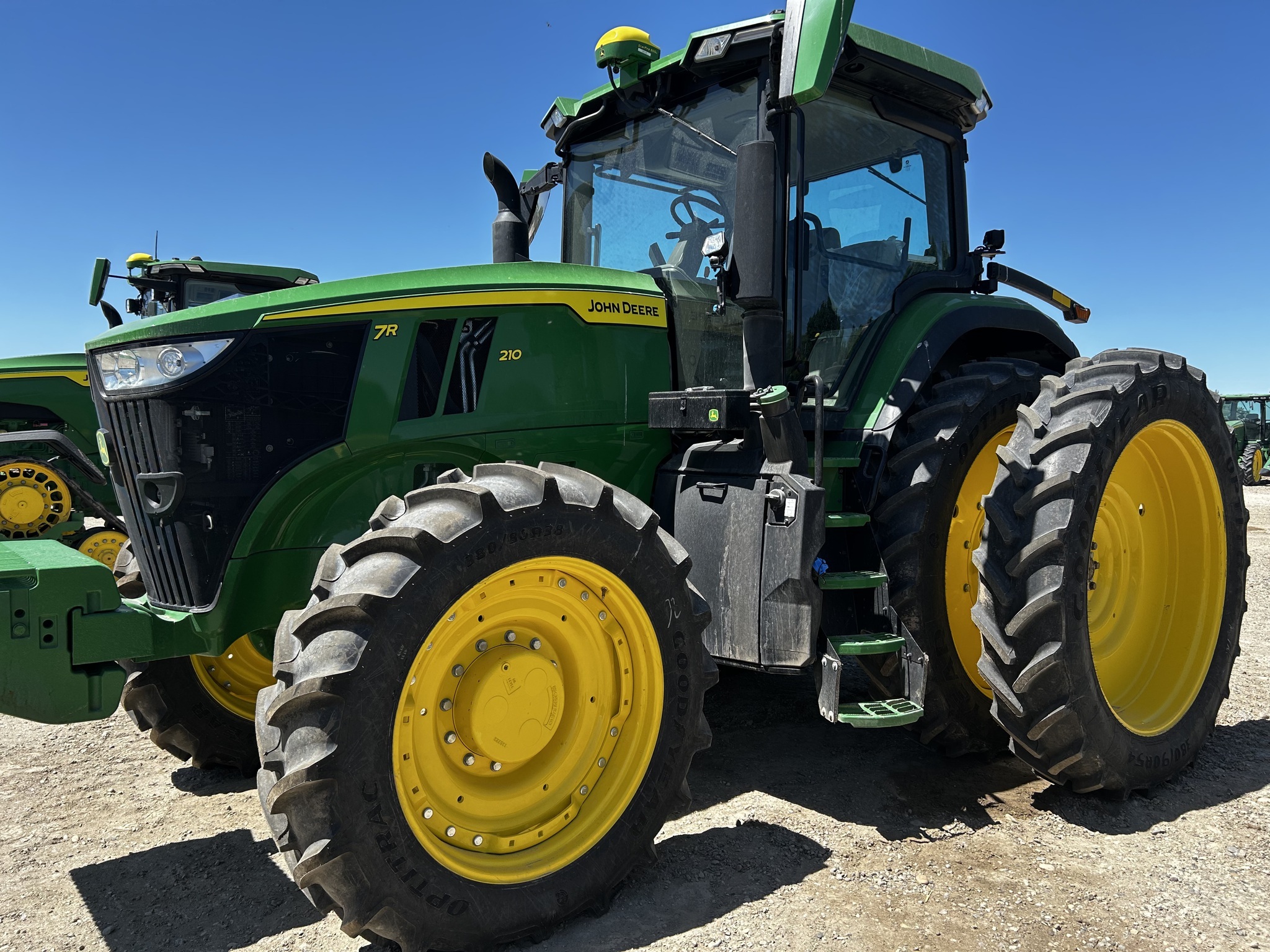 2023 John Deere 7R 210 Tractor