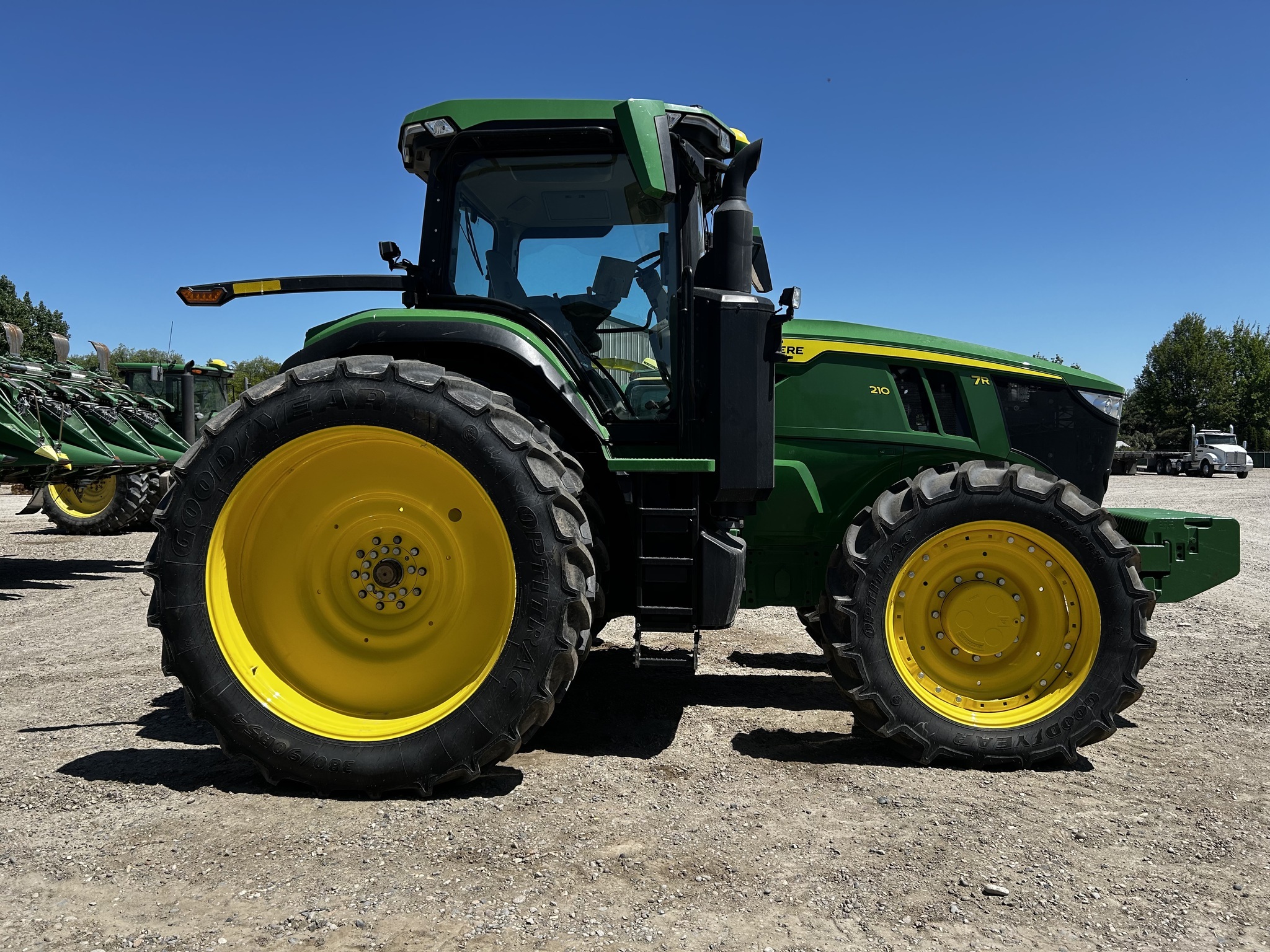 2023 John Deere 7R 210 Tractor