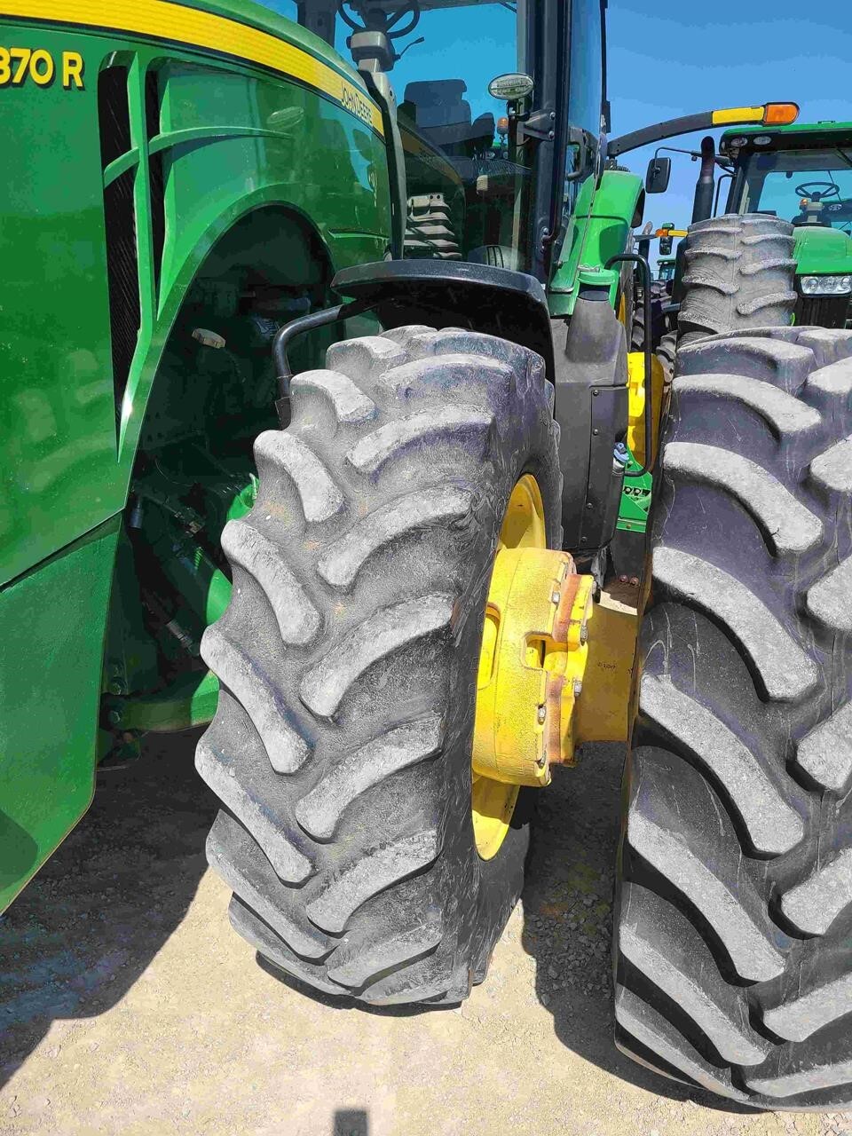 2014 John Deere 8370R Tractor