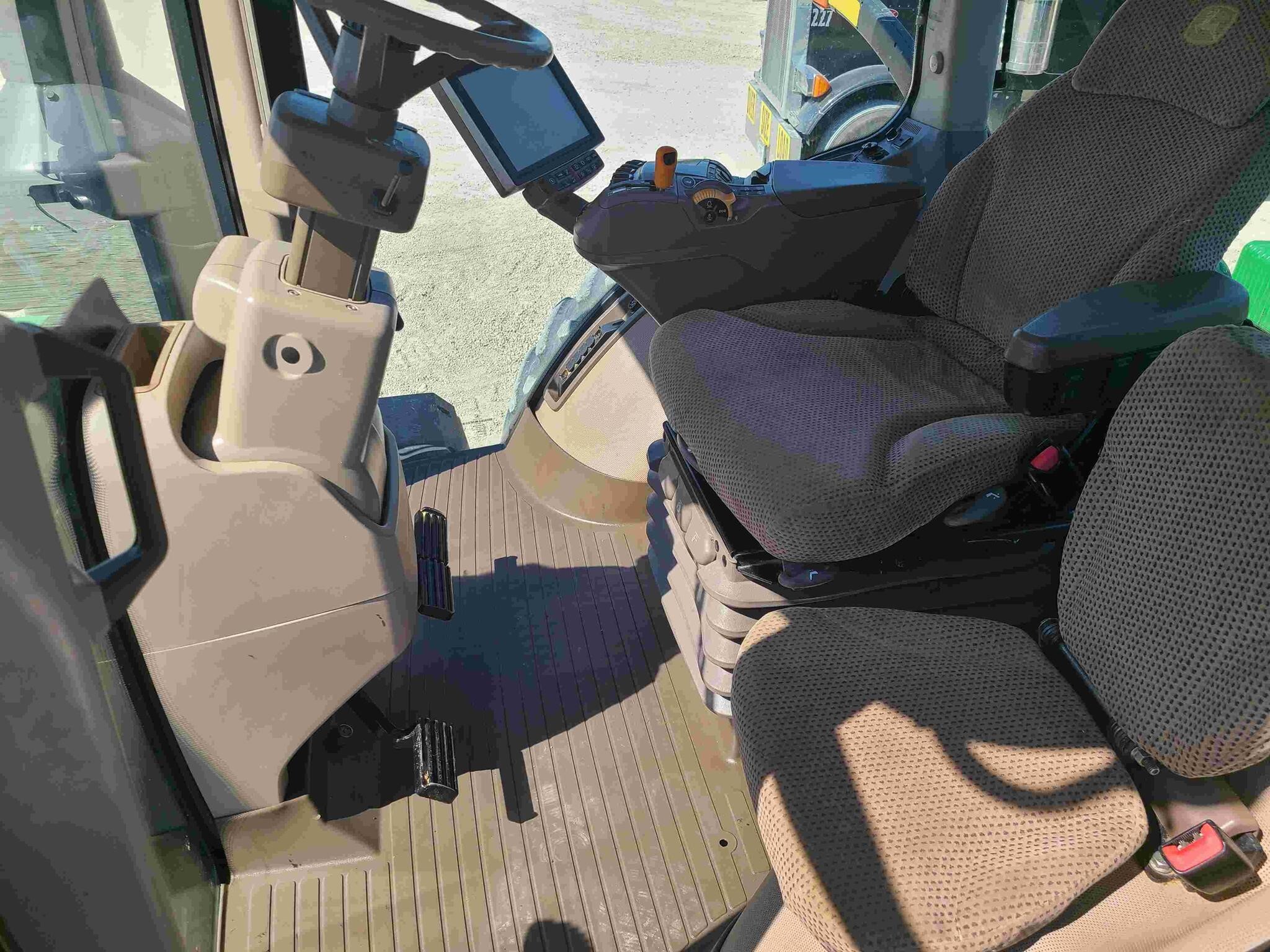 2014 John Deere 8370R Tractor