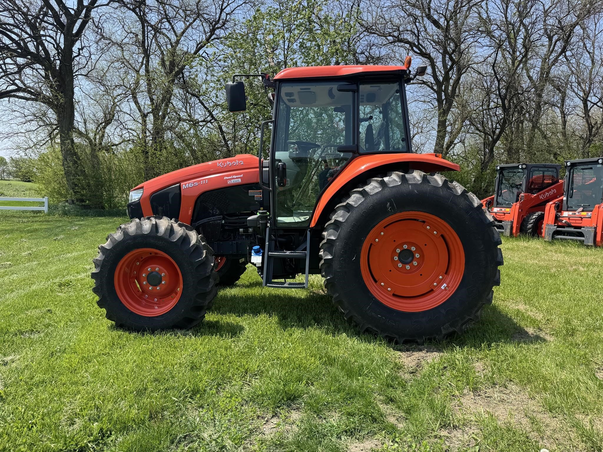  Kubota M6S-111SDS2 Tractor