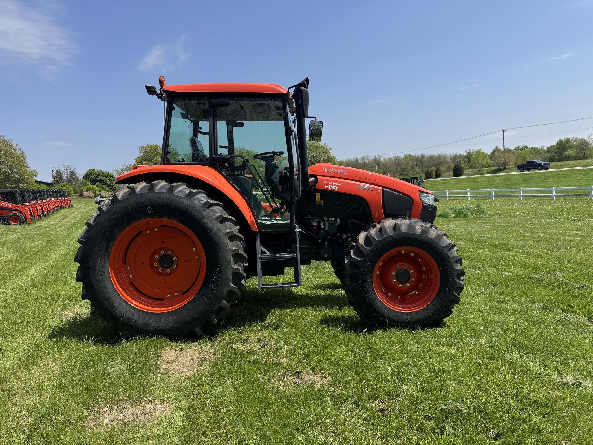  Kubota M6S-111SDS2 Tractor