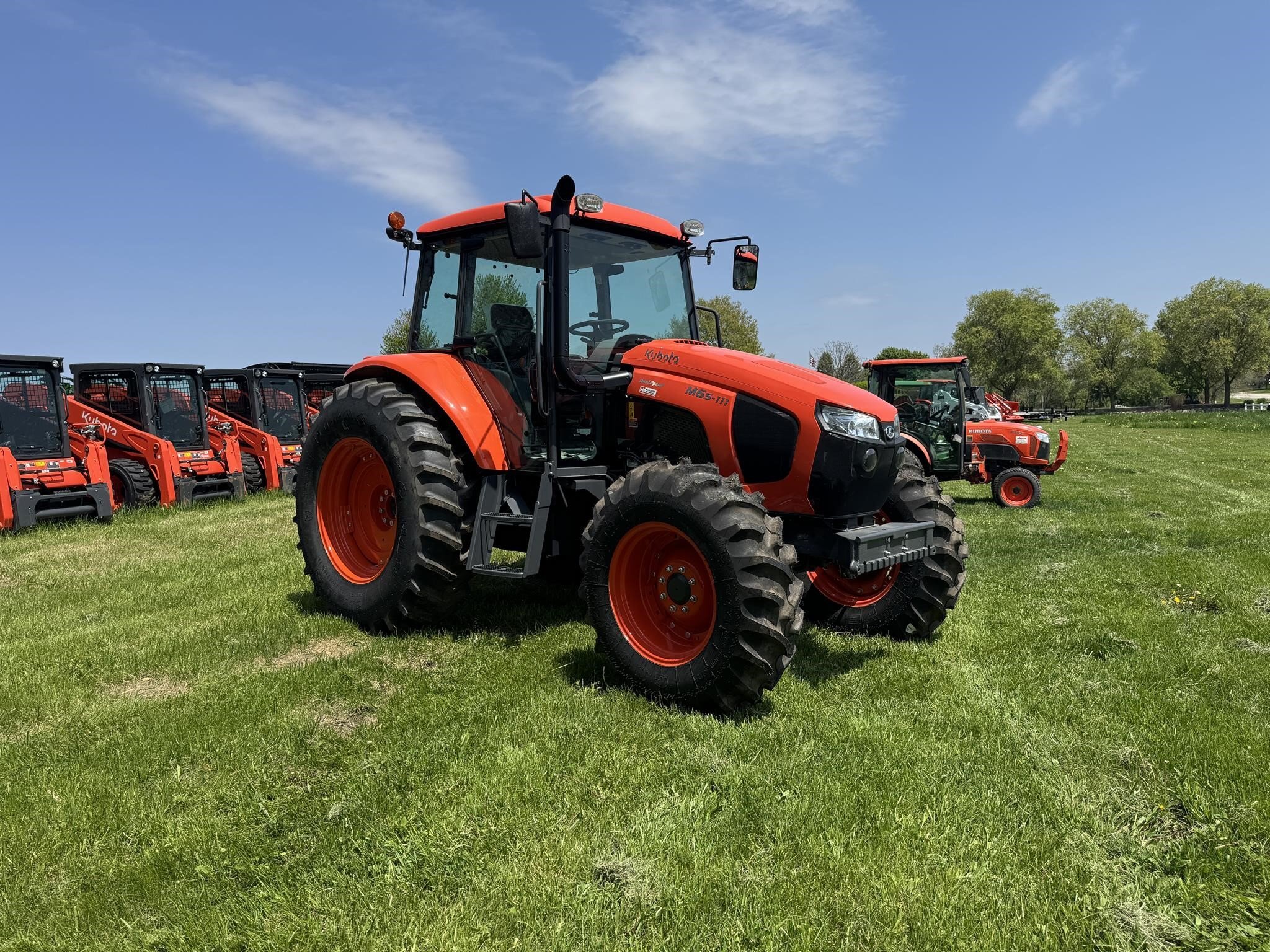  Kubota M6S-111SDS2 Tractor