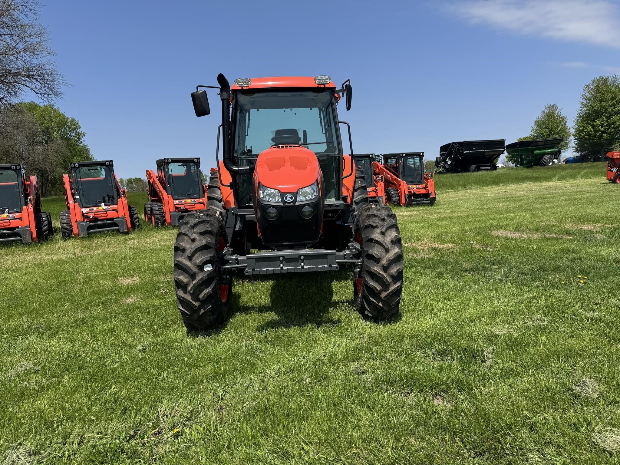  Kubota M6S-111SDS2 Tractor