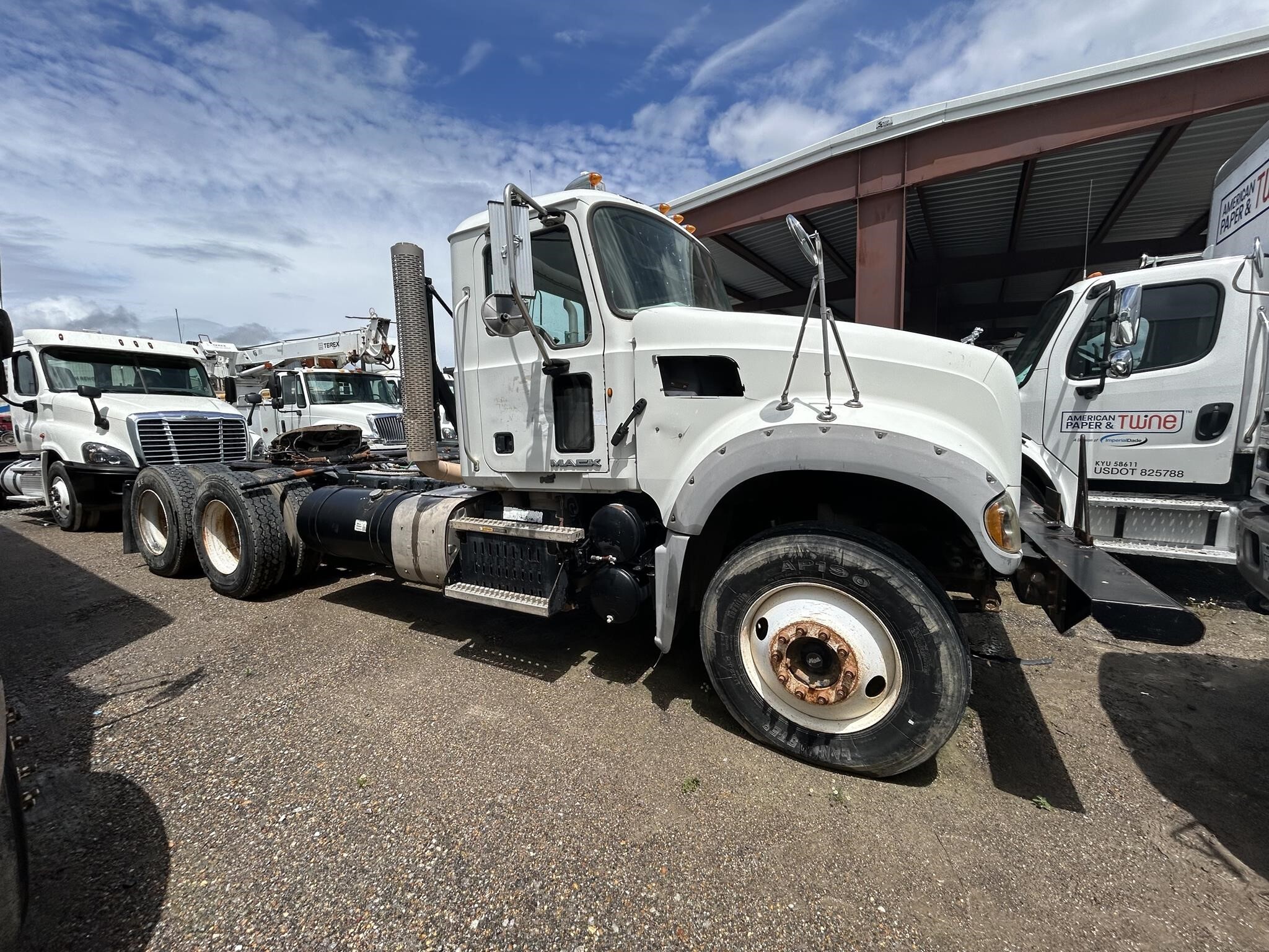 2012 Mack GU713 Semi Trucks/Trailer