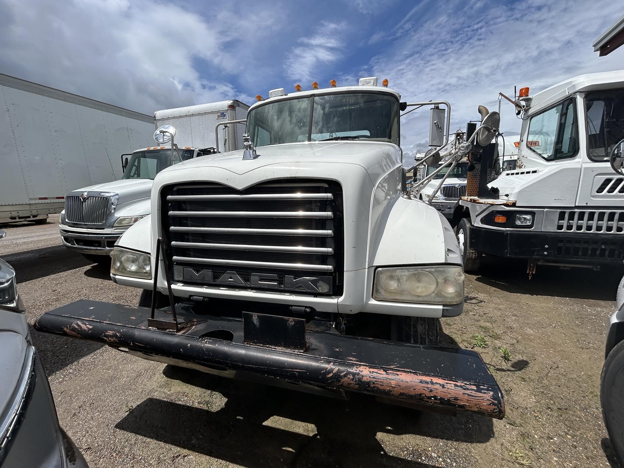 2012 Mack GU713 Semi Trucks/Trailer