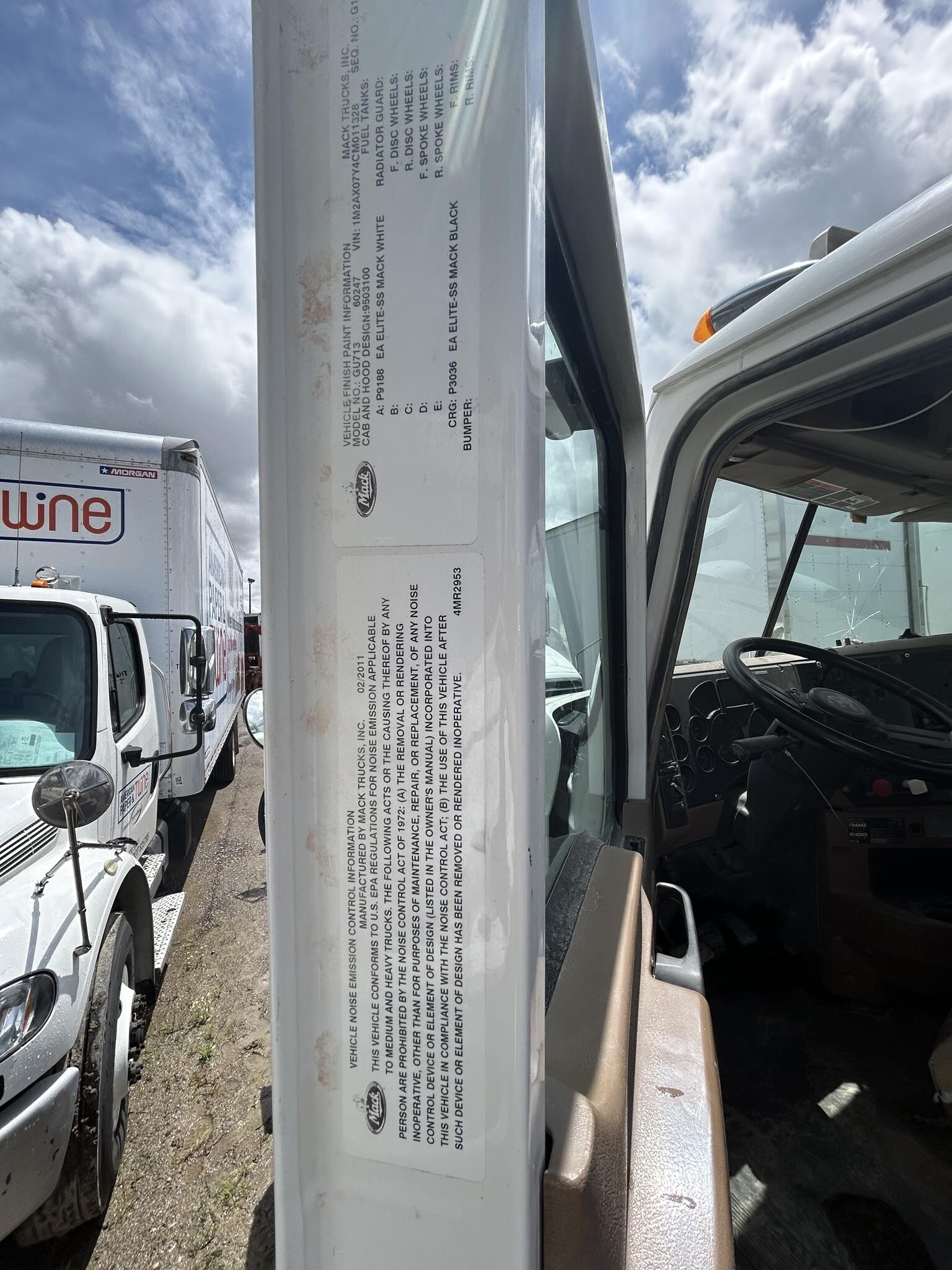 2012 Mack GU713 Semi Trucks/Trailer