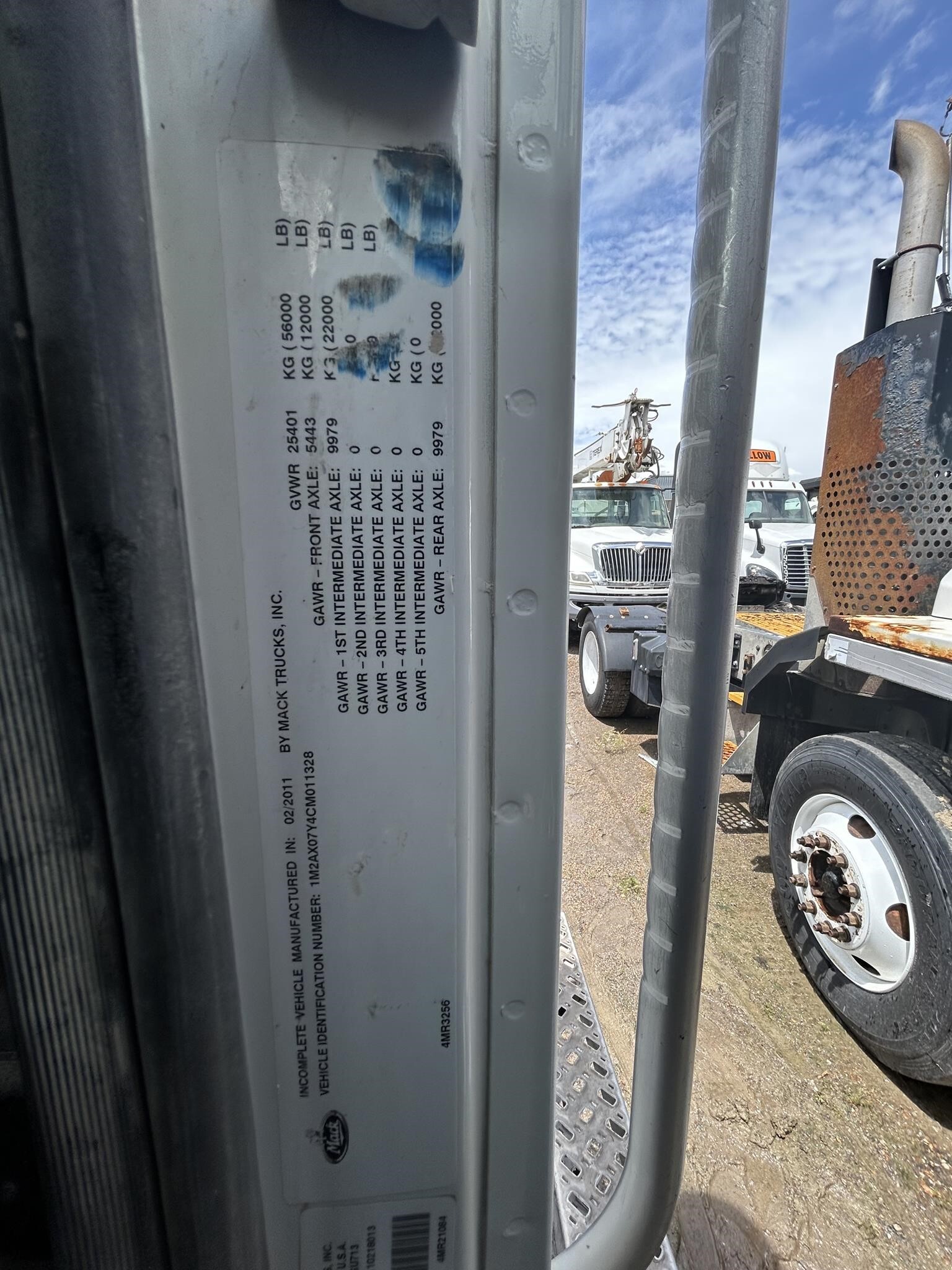 2012 Mack GU713 Semi Trucks/Trailer